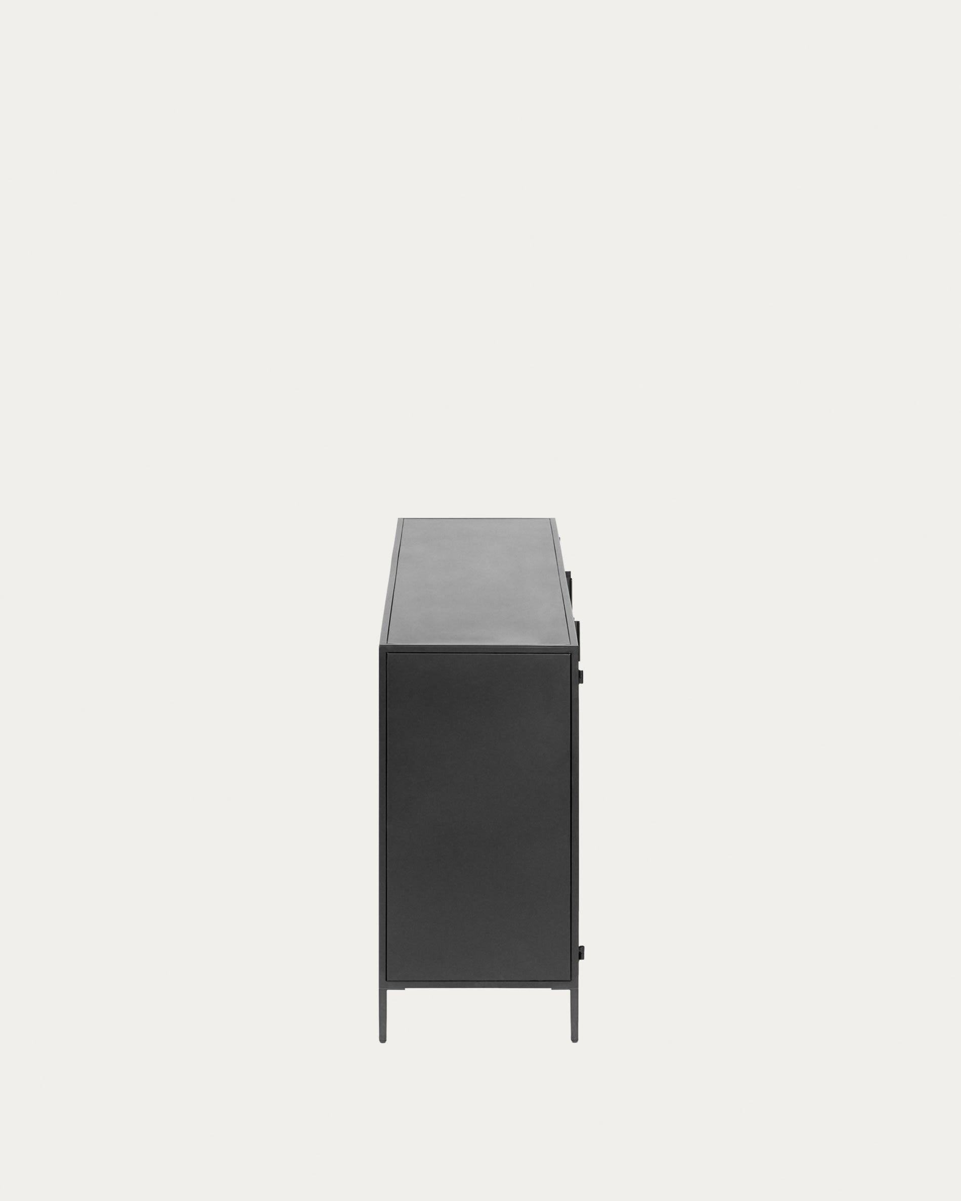 Modernes Sideboard aus schwarzem Stahl, 3 Türen, 160x72 cm, von Kave Home, ideal für eine elegante und funktionale Raumgestaltung.