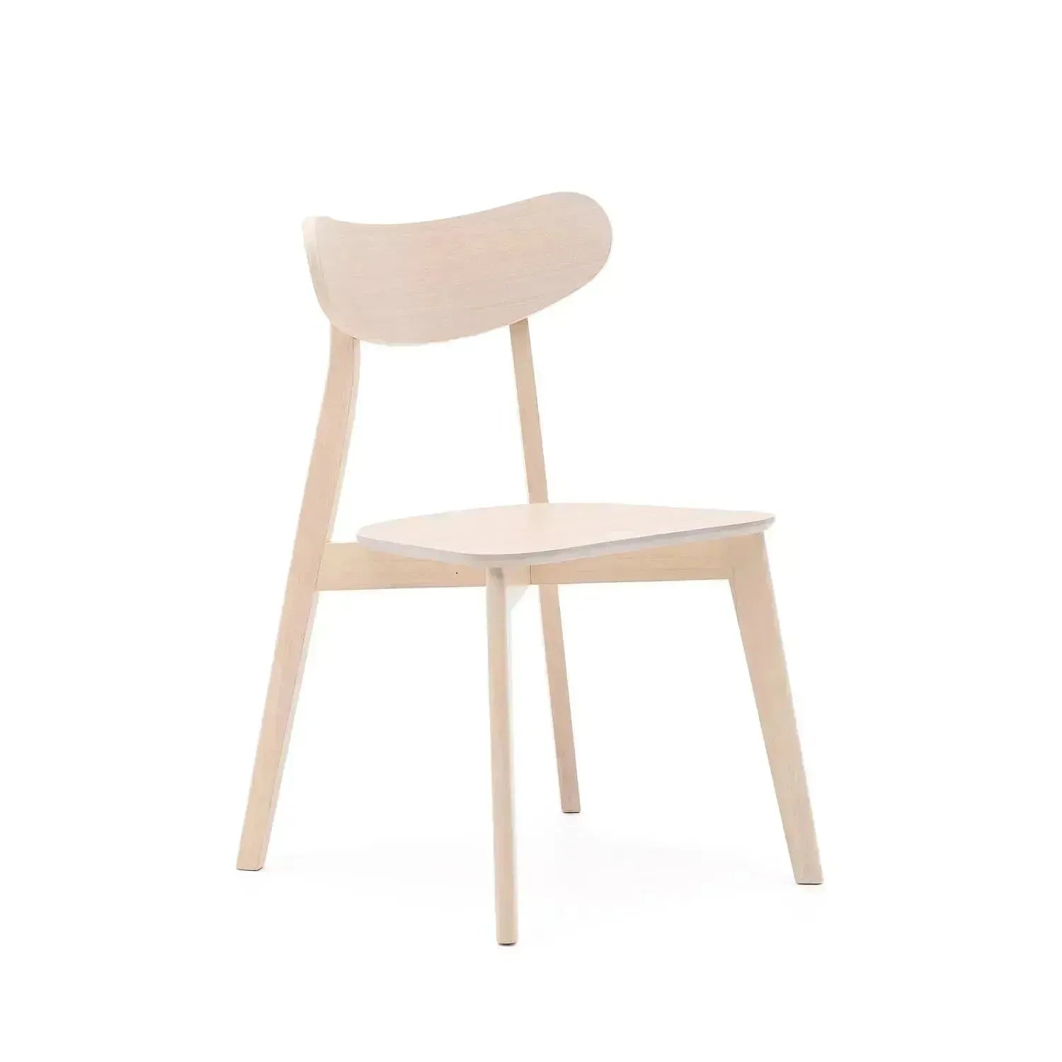 Der Safina Stuhl von Kave Home: Modernes Design, Eichenfurnier, massives Kautschukholz, stabil, langlebig, stilvoll.