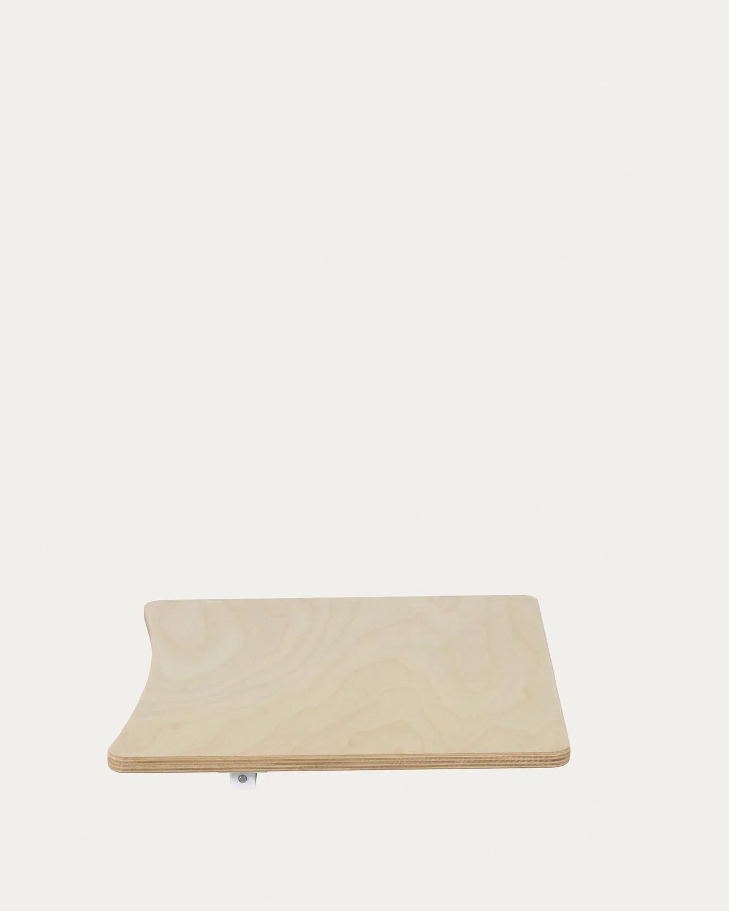 Stilvolles Tablett aus Birkenfurnier, speziell für den Nuun-Stuhl von Kave Home entworfen. Praktisch, robust und kinderfreundlich.