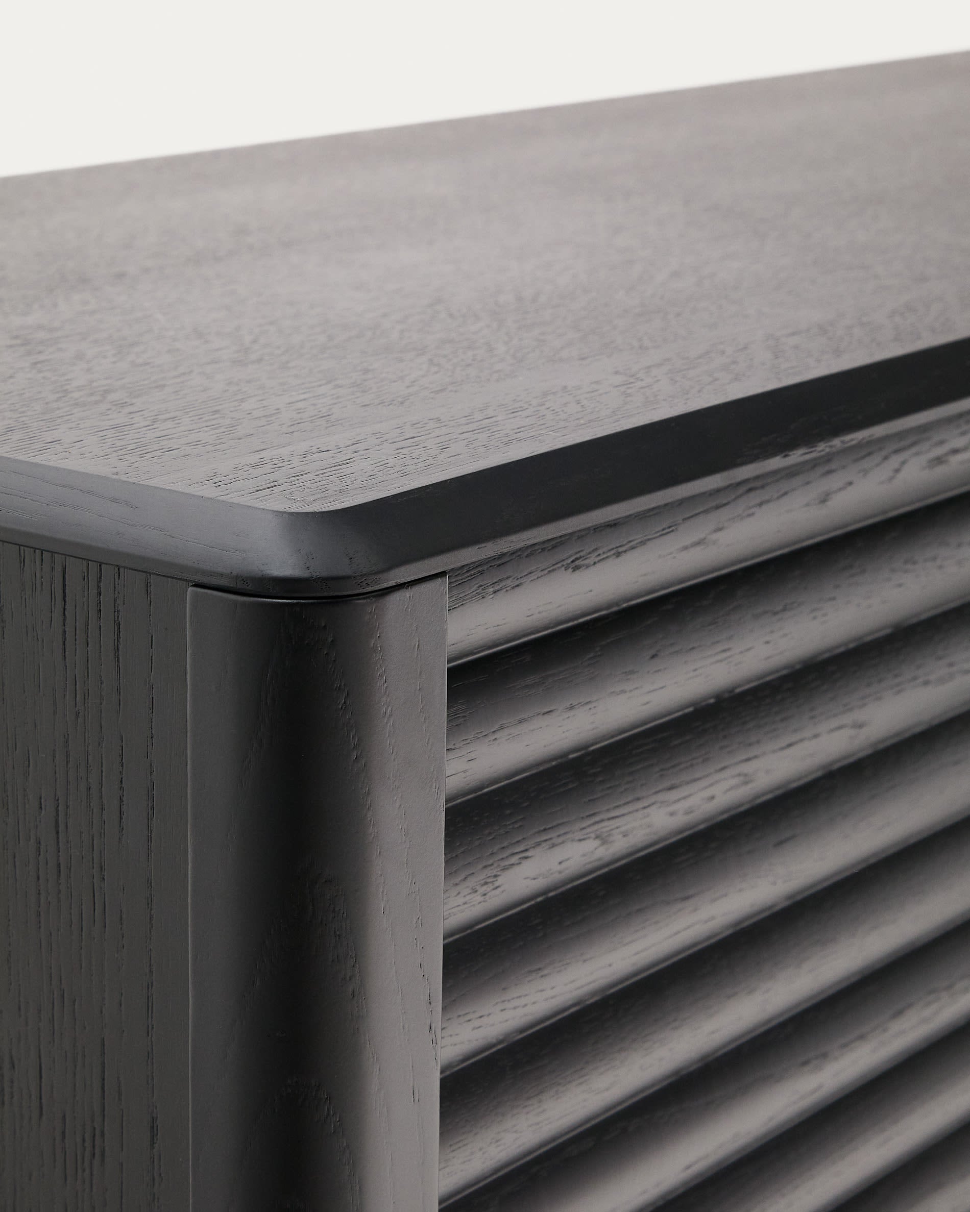 Stilvolles Highboard Lenon aus Eiche, schwarz, mit 3 Türen, 3 Schubladen, FSC-zertifiziert, 200x86cm, massiv und furniert.