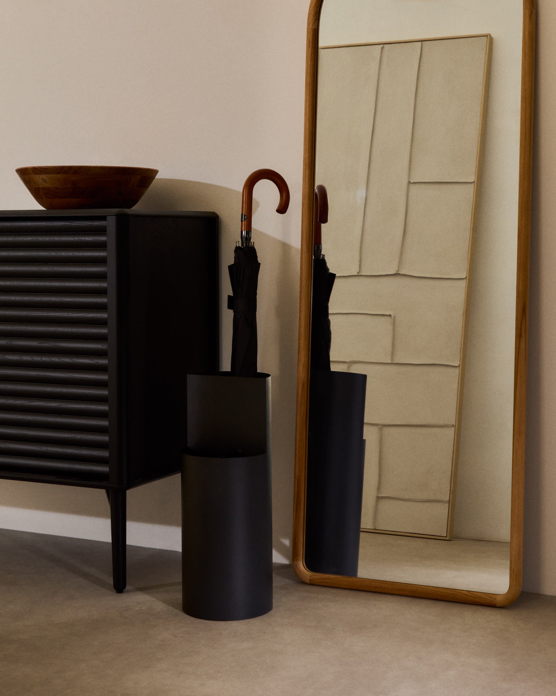 Stilvolles Highboard Lenon aus Eiche, schwarz, mit 3 Türen, 3 Schubladen, FSC-zertifiziert, 200x86cm, massiv und furniert.