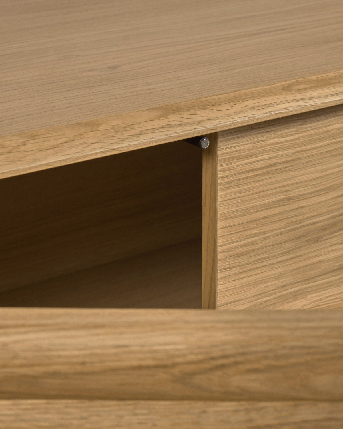 Lenon Sideboard 3 Türen 3 Schubladen Eichenholz und -furnier 200 x 86 cm FSC MIX Credit in Natur präsentiert im Onlineshop von KAQTU Design AG. Sideboard ist von Kave Home