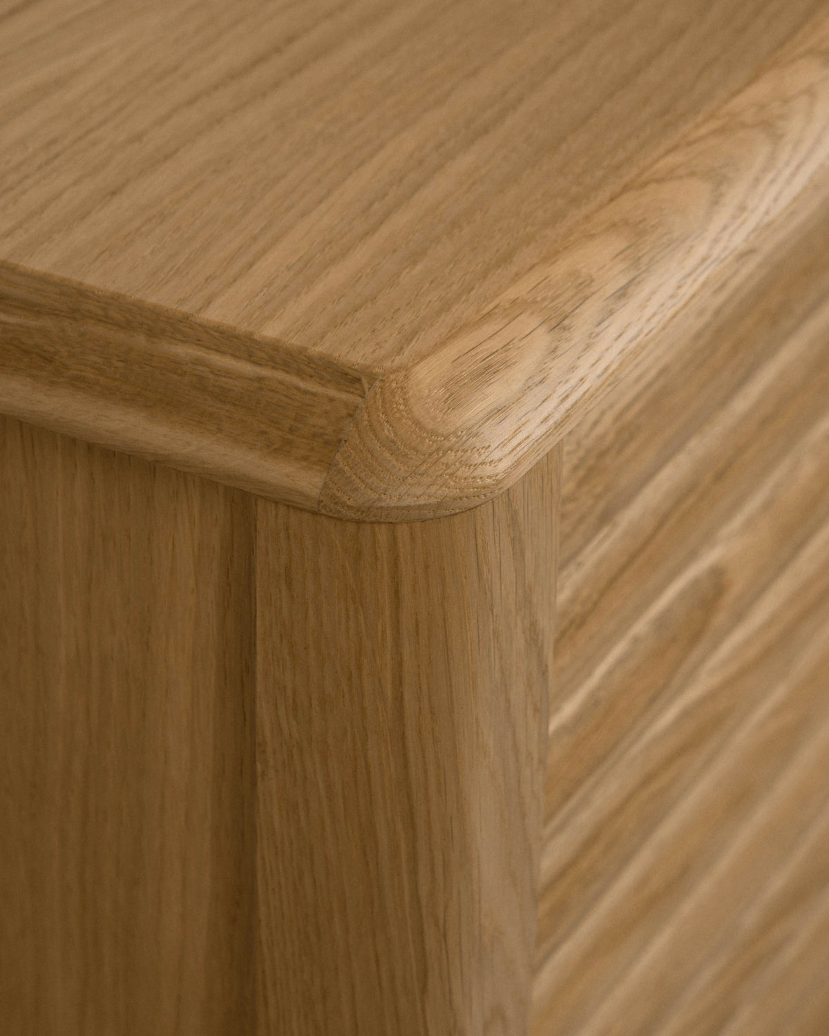 Lenon Sideboard 3 Türen 3 Schubladen Eichenholz und -furnier 200 x 86 cm FSC MIX Credit in Natur präsentiert im Onlineshop von KAQTU Design AG. Sideboard ist von Kave Home