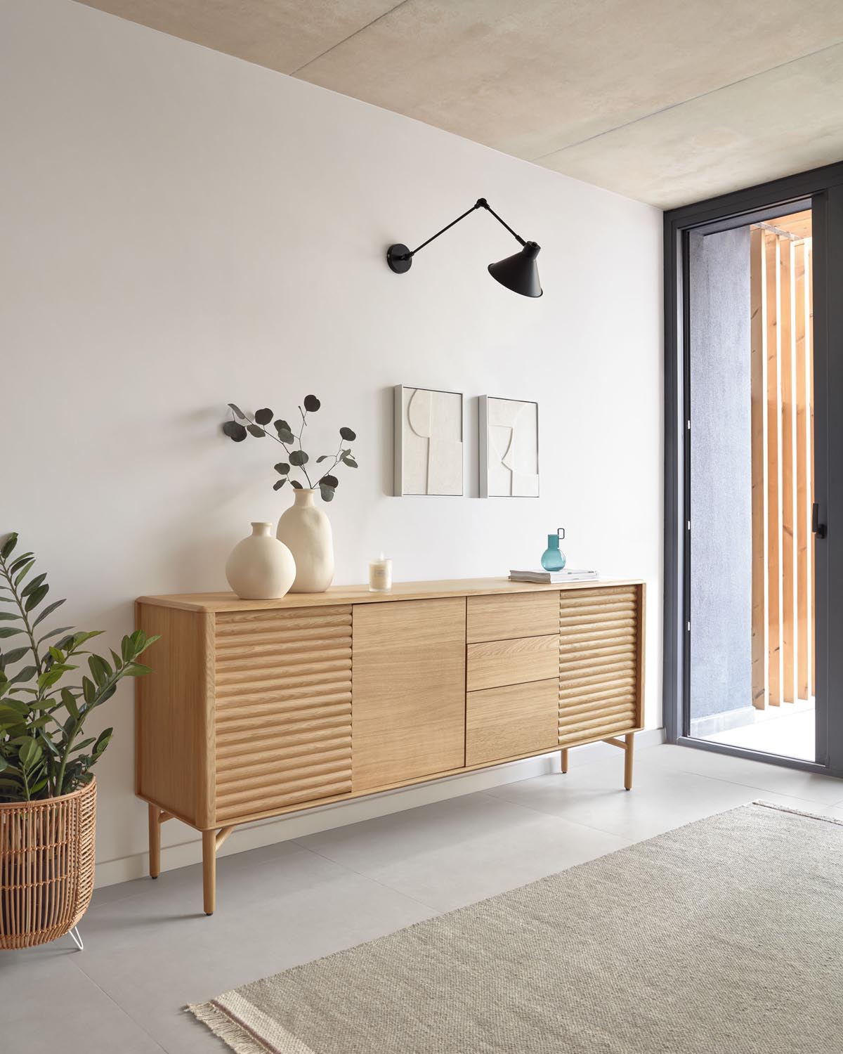 Lenon Sideboard 3 Türen 3 Schubladen Eichenholz und -furnier 200 x 86 cm FSC MIX Credit in Natur präsentiert im Onlineshop von KAQTU Design AG. Sideboard ist von Kave Home