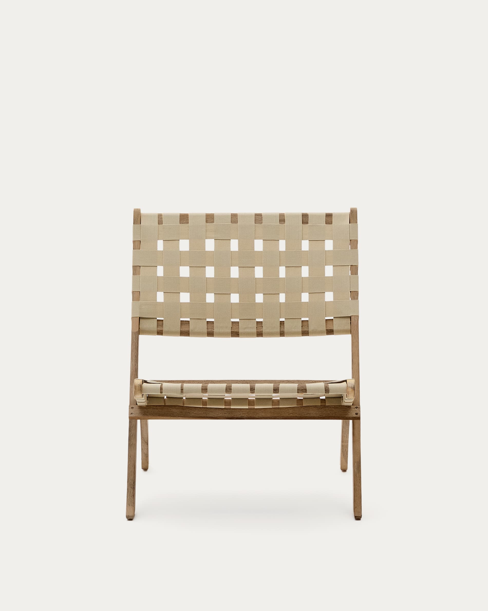 Eleganter Klappsessel aus FSC-zertifiziertem Akazienholz und cremefarbenem Seil, ideal für stilvolle und umweltbewusste Entspannung.