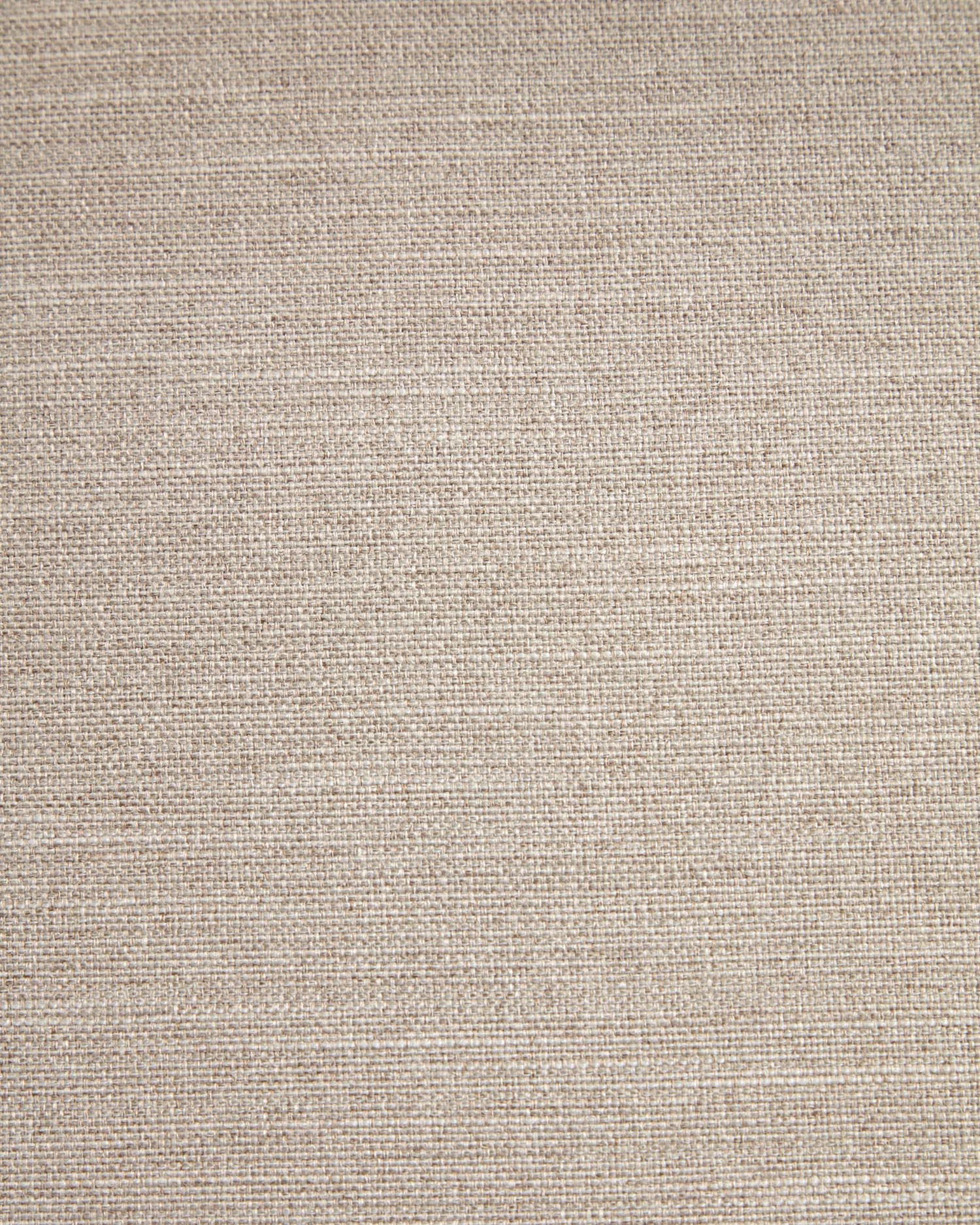 Eleganter Doriane Sessel aus FSC-zertifizierter Eiche mit Naturfinish und gepolstertem Sitz, perfekt für stilvolle Einrichtungen.