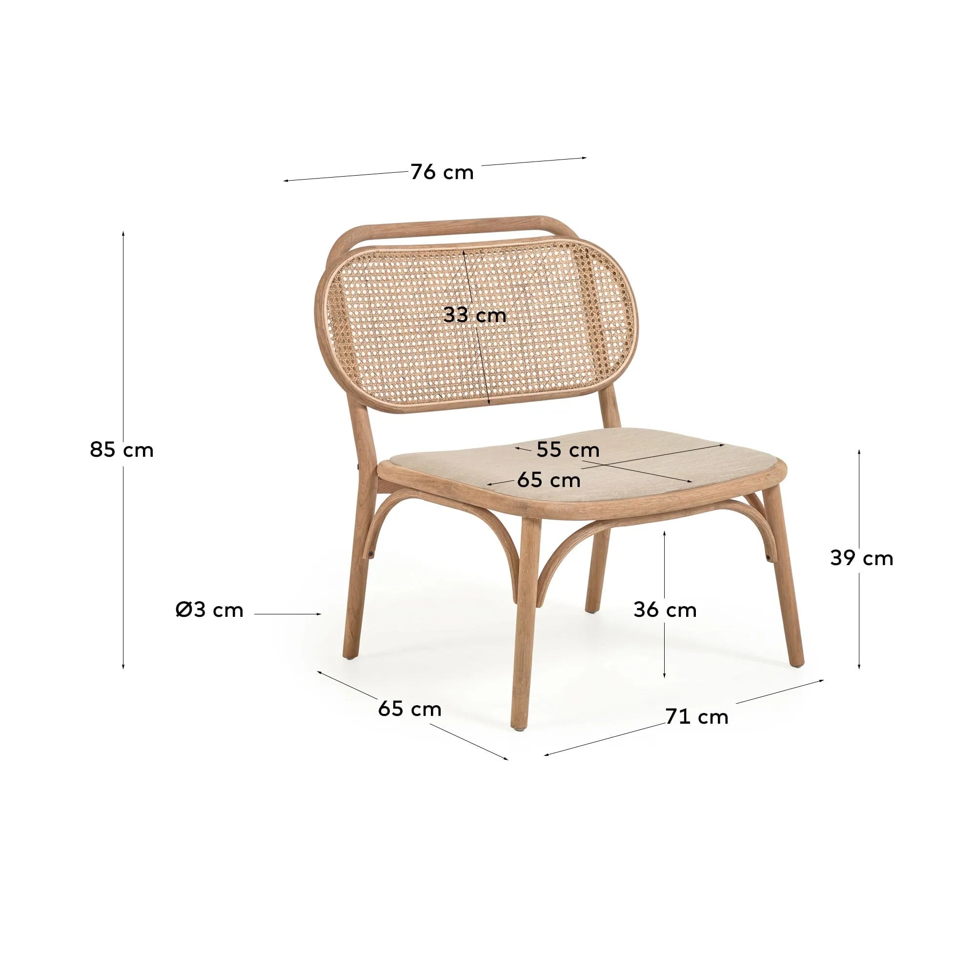 Eleganter Sessel aus massiver Eiche mit Naturfinish, gepolstertem Sitz und Rattanrücken, FSC-zertifiziert, stilvoll und nachhaltig.