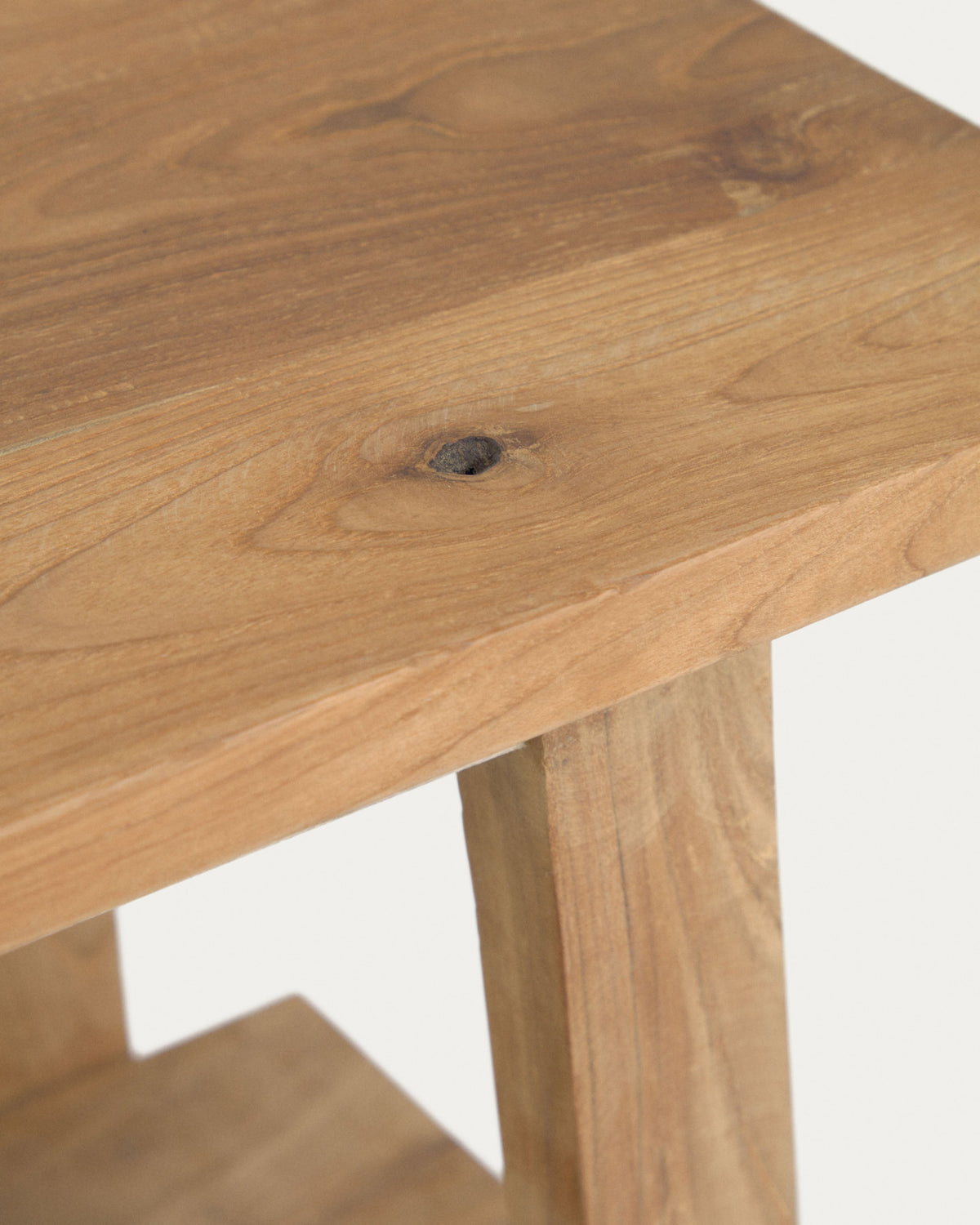 Safara Fusshocker aus massivem recyceltem Teakholz 50 x 32 cm in Natur präsentiert im Onlineshop von KAQTU Design AG. Hocker ist von Kave Home