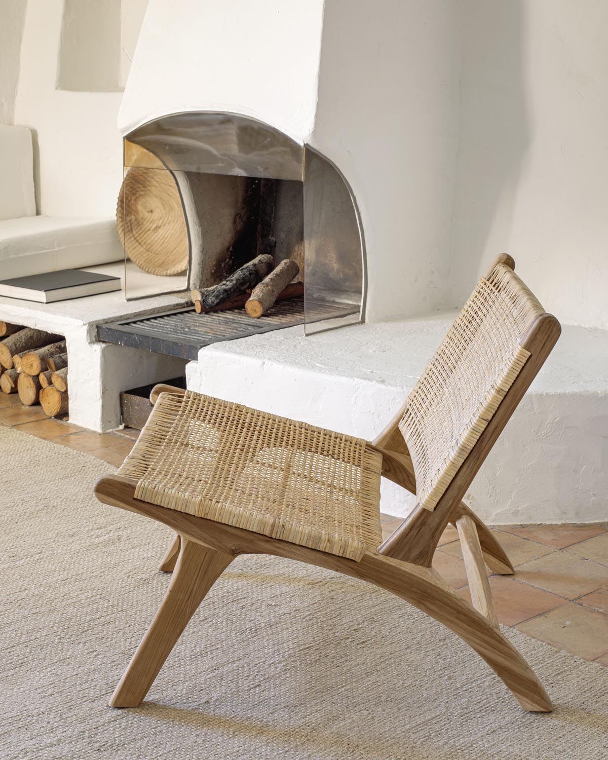 Beida armchair made of solid teak wood