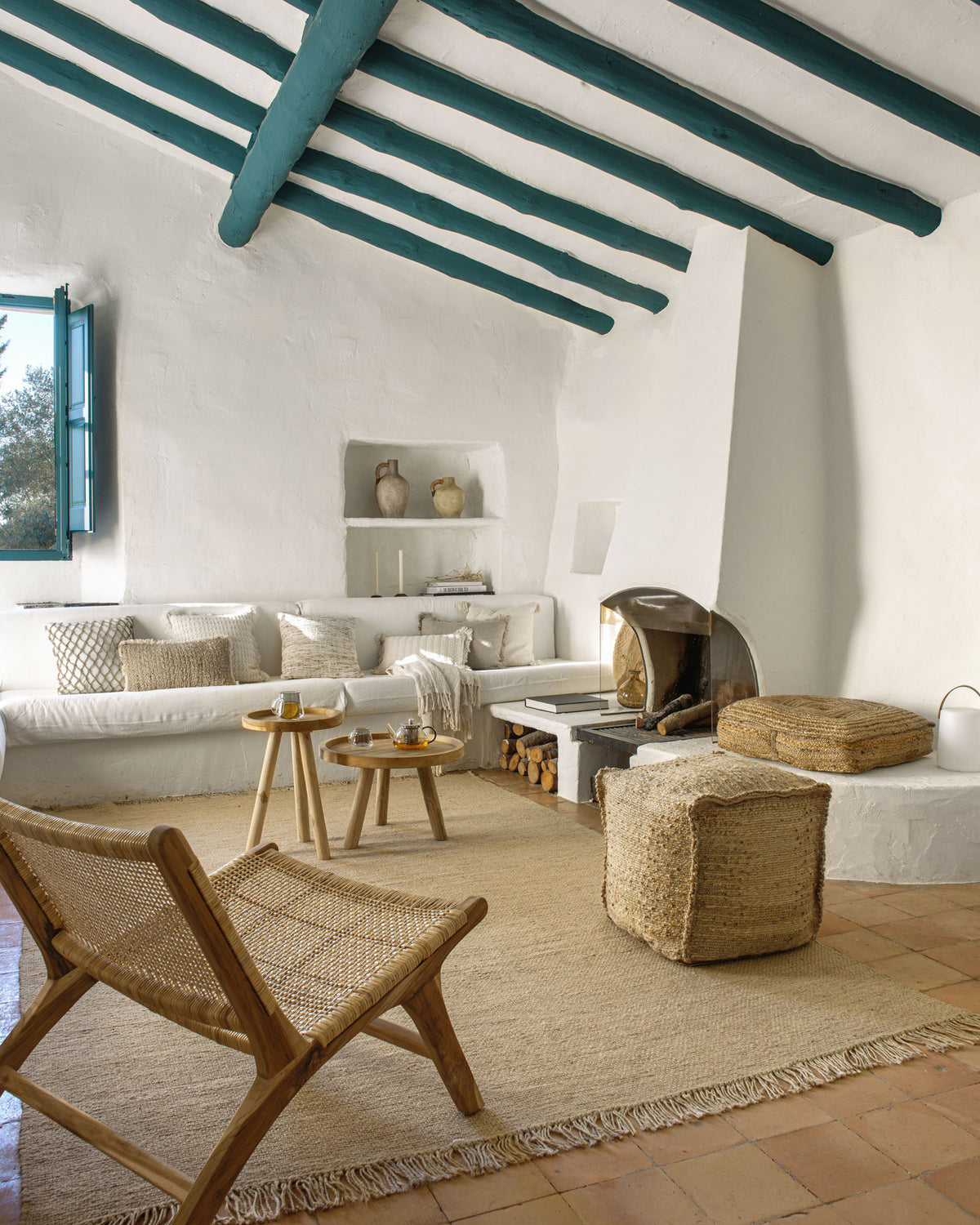 Beida Sessel aus massivem Teakholz in Natur präsentiert im Onlineshop von KAQTU Design AG. Sessel ist von Kave Home