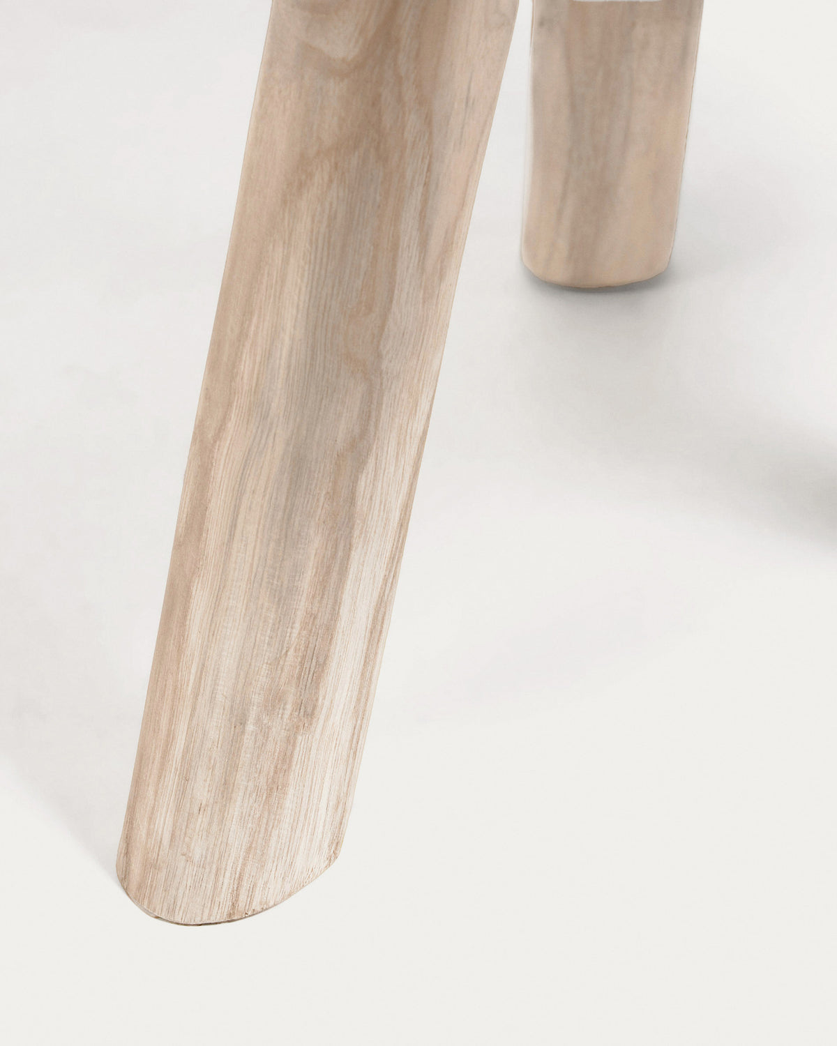 Glenda runder Couchtisch aus massivem Teakholz Ø 55 cm in Natur präsentiert im Onlineshop von KAQTU Design AG. Couchtisch ist von Kave Home