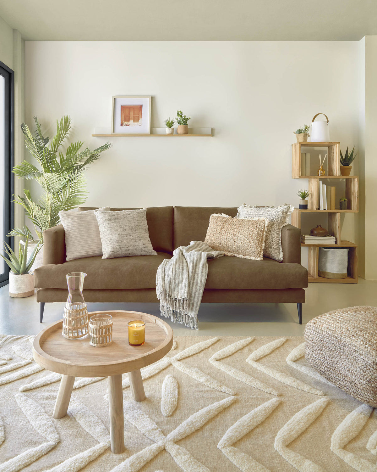 Glenda runder Couchtisch aus massivem Teakholz Ø 55 cm in Natur präsentiert im Onlineshop von KAQTU Design AG. Couchtisch ist von Kave Home
