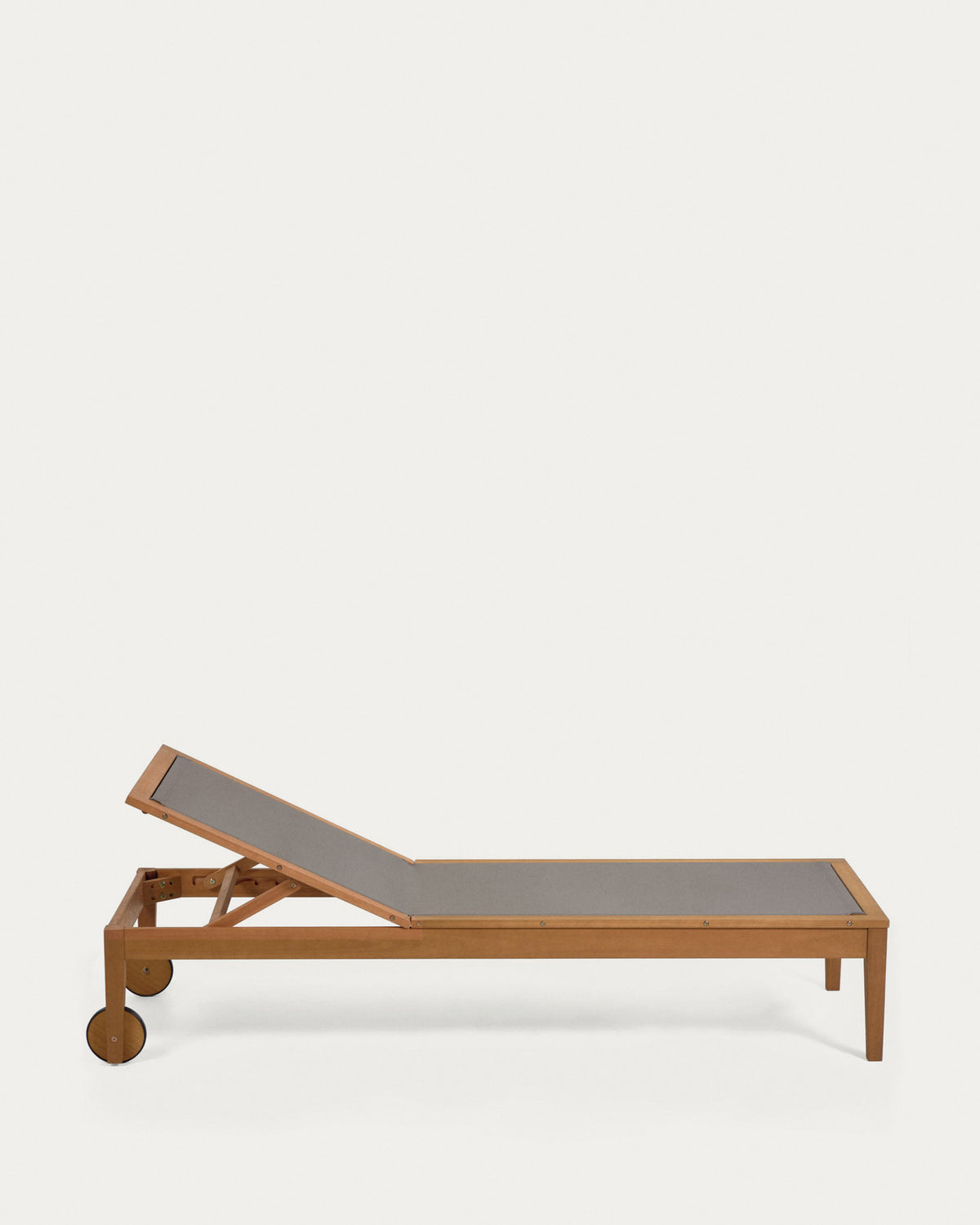 Caterin verstellbare Sonnenliege aus massivem Eukalyptusholz in grau, FSC 100% in Grau präsentiert im Onlineshop von KAQTU Design AG. Liegestuhl ist von Kave Home
