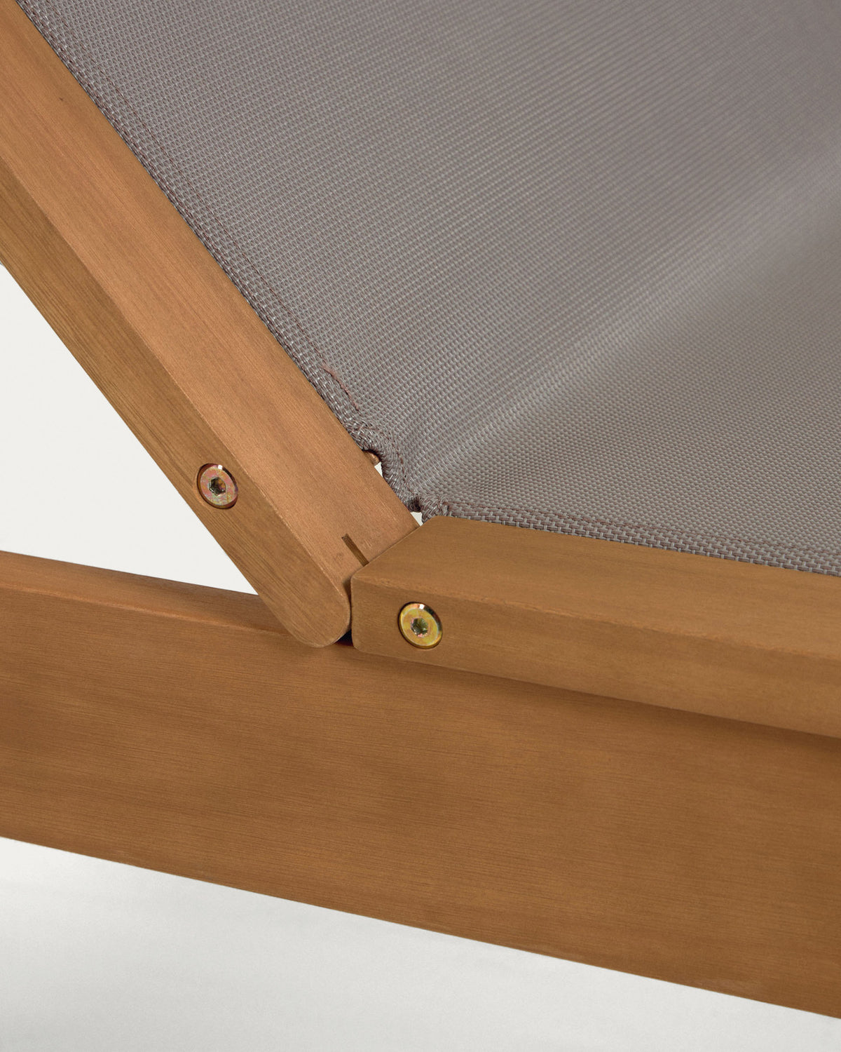 Caterin verstellbare Sonnenliege aus massivem Eukalyptusholz in grau, FSC 100% in Grau präsentiert im Onlineshop von KAQTU Design AG. Liegestuhl ist von Kave Home