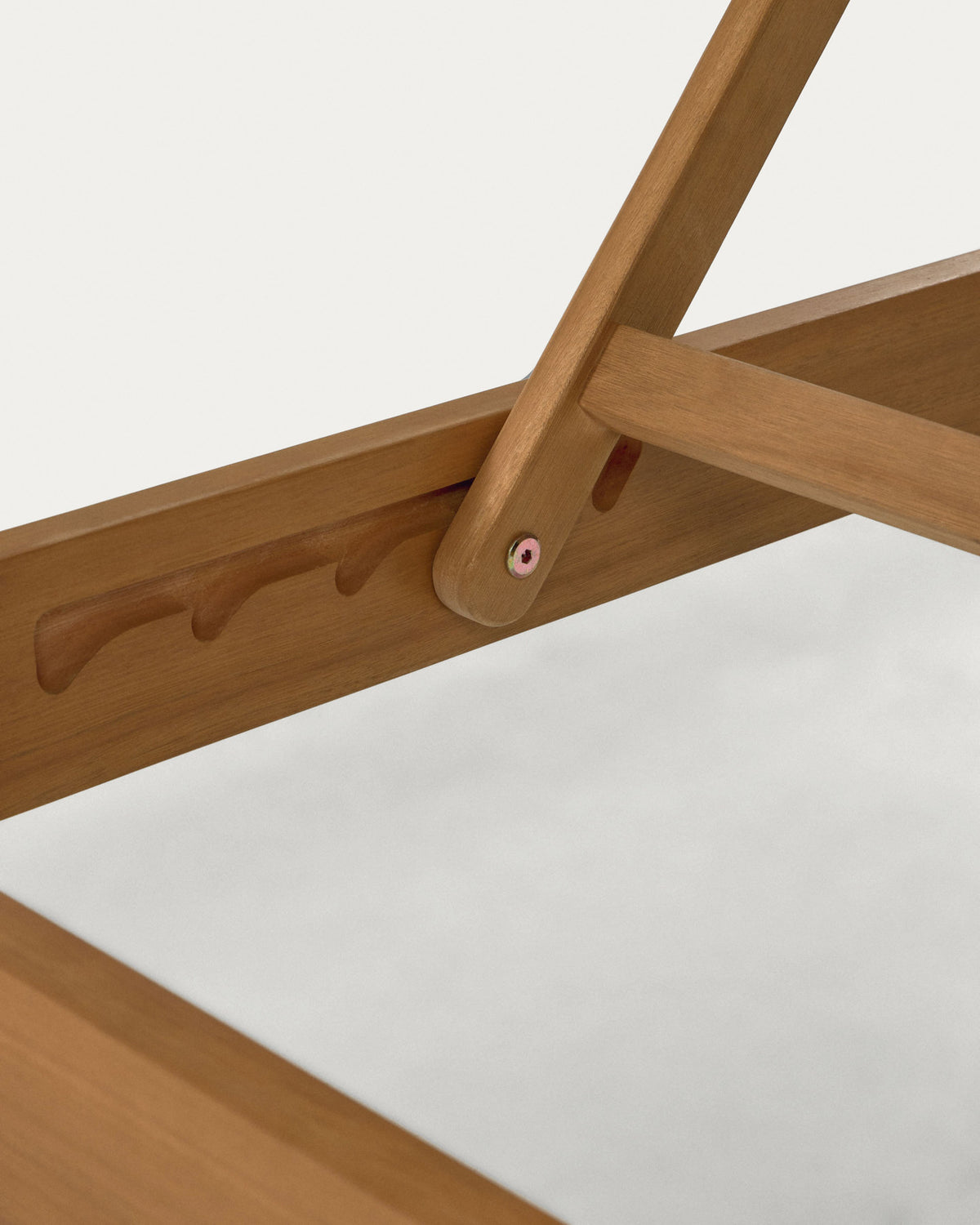 Caterin verstellbare Sonnenliege aus massivem Eukalyptusholz in grau, FSC 100% in Grau präsentiert im Onlineshop von KAQTU Design AG. Liegestuhl ist von Kave Home