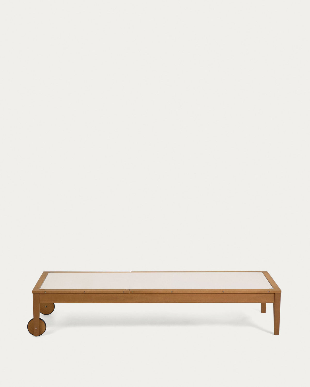 Caterin verstellbare Sonnenliege aus massivem Eukalyptusholz FSC 100% in beige in Beige präsentiert im Onlineshop von KAQTU Design AG. Liegestuhl ist von Kave Home