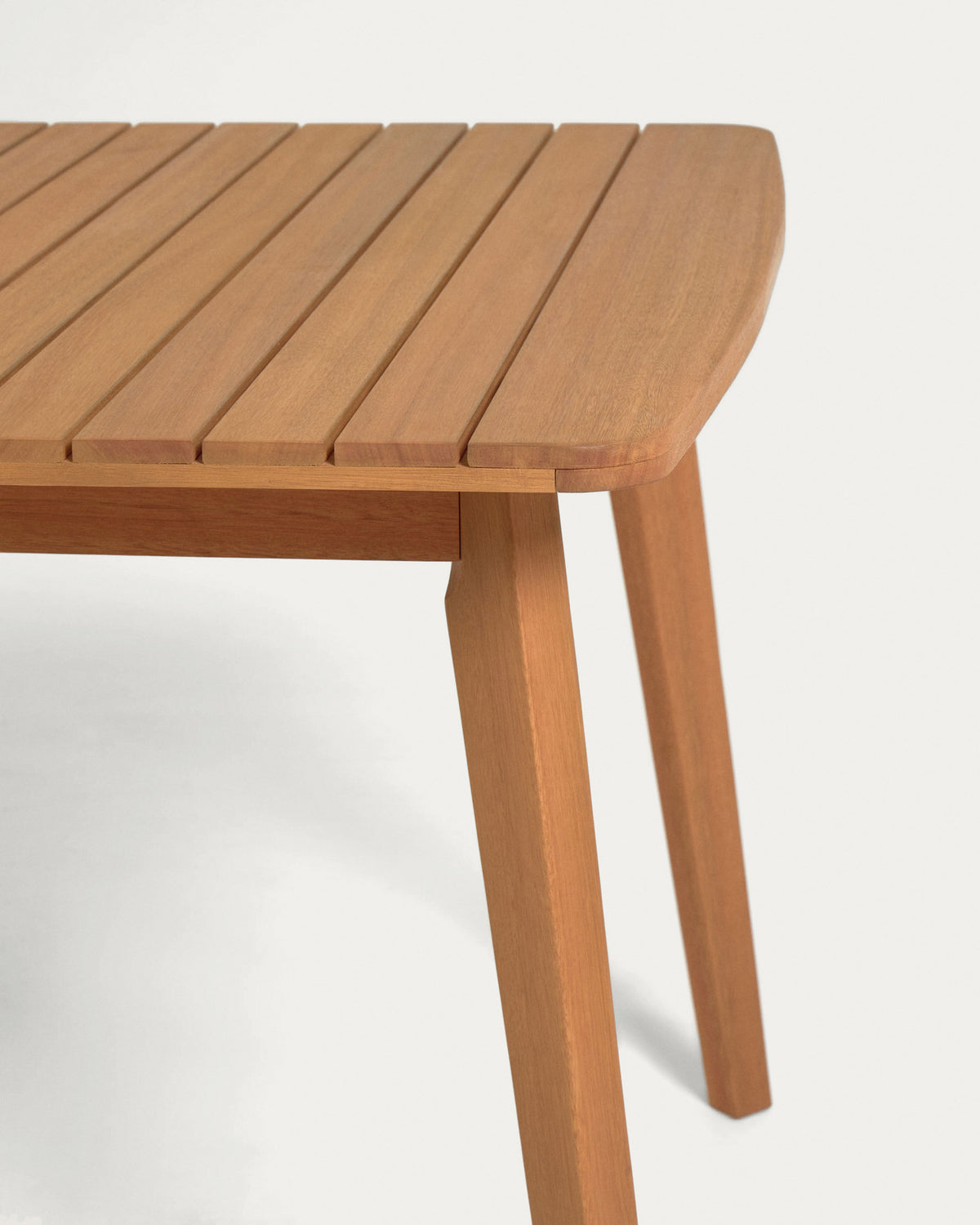 Hanzel ausziehbarer Outdoor Tisch aus massivem Eukalyptusholz 183 (240) x 100 cm FSC 100% in Natur präsentiert im Onlineshop von KAQTU Design AG. Gartentisch ist von Kave Home