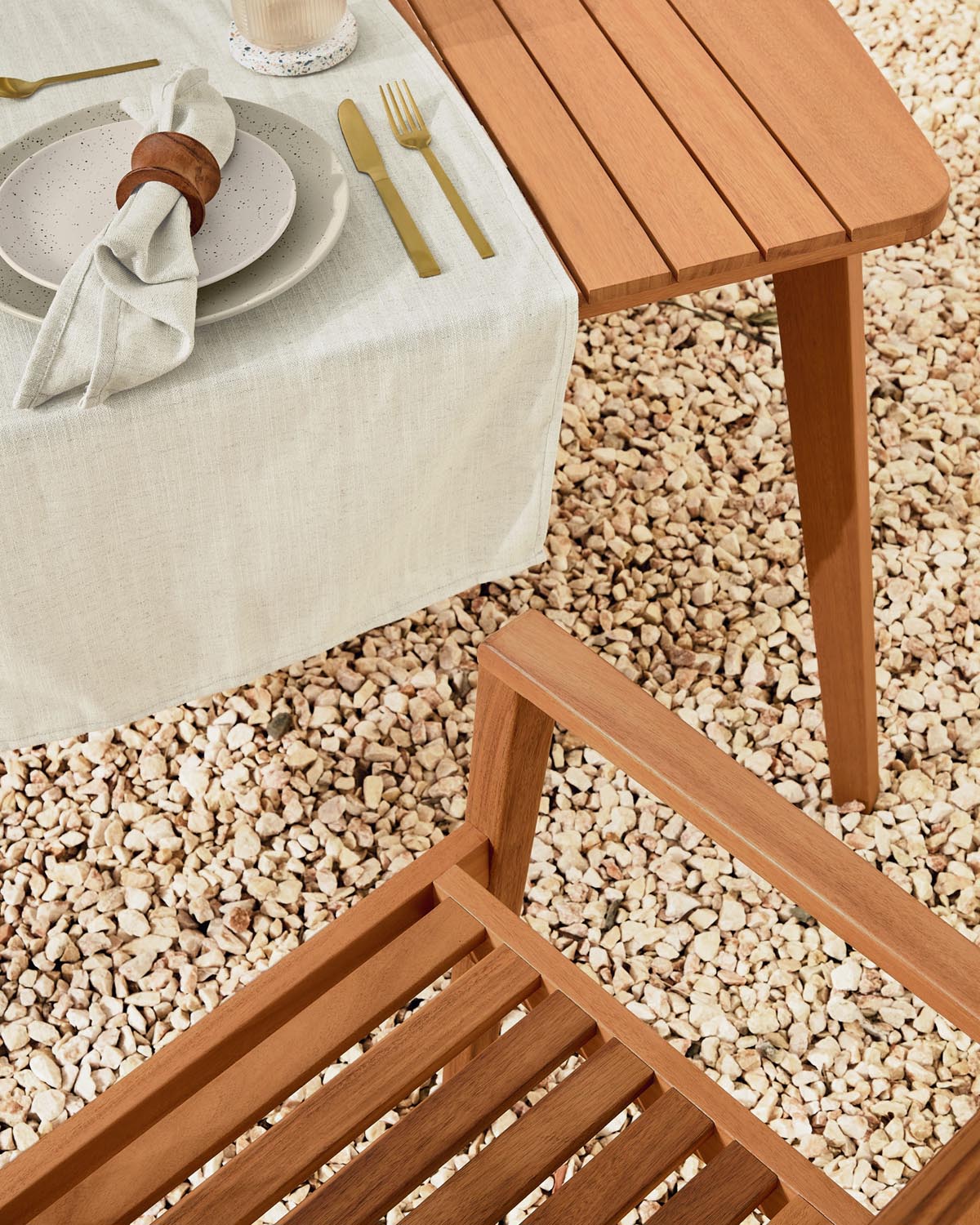 Hanzel ausziehbarer Outdoor Tisch aus massivem Eukalyptusholz 183 (240) x 100 cm FSC 100% in Natur präsentiert im Onlineshop von KAQTU Design AG. Gartentisch ist von Kave Home