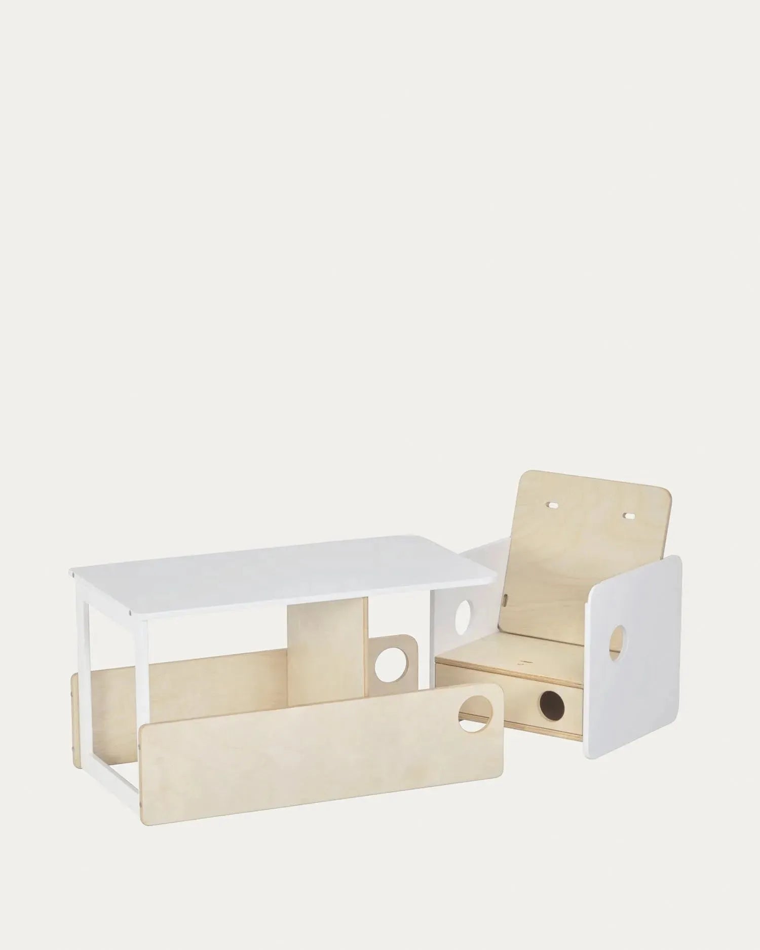 Der Nuun Hochstuhl aus Birkenfurnier von Kave Home kombiniert zeitgemäßes Design mit praktischer Vielseitigkeit für Ihr Zuhause.