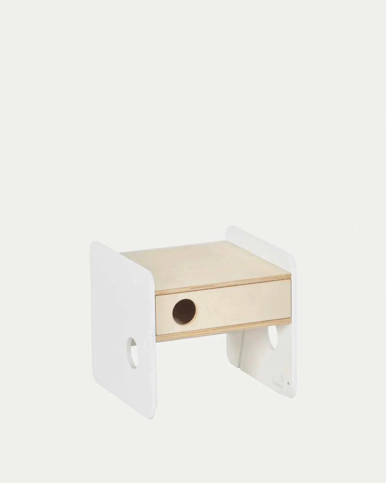 Der Nuun Stuhl aus Birkenfurnier von Kave Home ist ergonomisch, mitwachsend und vereint Stil und Funktion für Kinder.