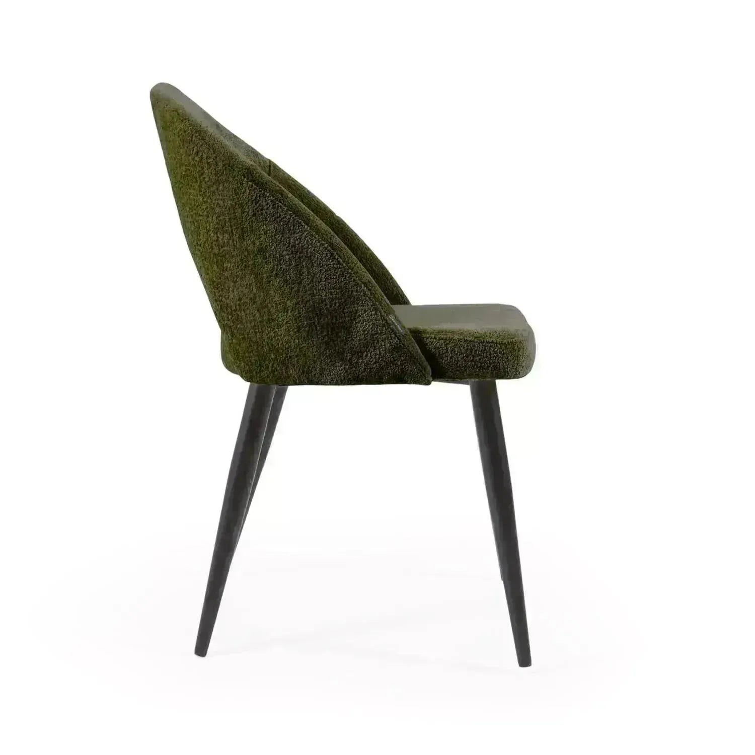 Eleganter Stuhl Mael: Grünes Chenille, schwarze Stahlbeine, Kave Home.