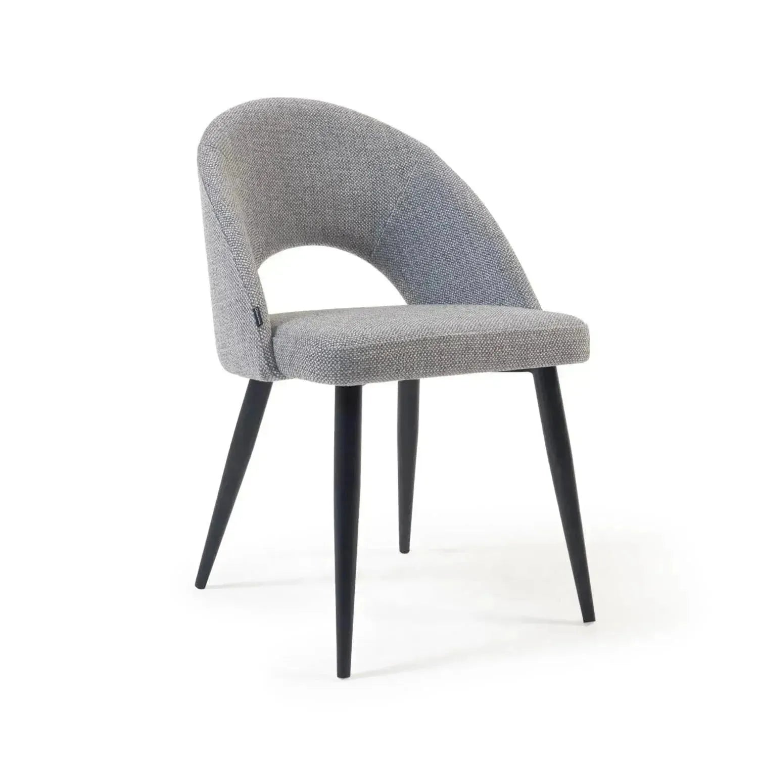 Moderner Stuhl Mael: Grauer Stoff, schwarze Stahlbeine, ergonomisch, langlebig, Mid-Century-Design, stilvoll und komfortabel.