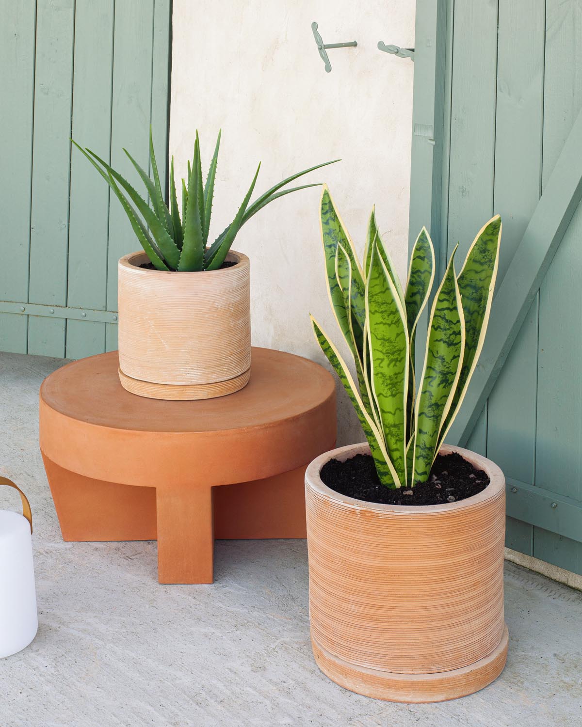 Vilena Terrakotta Tisch Ø 60 cm: Eleganz für Ihren Aussenbereich.