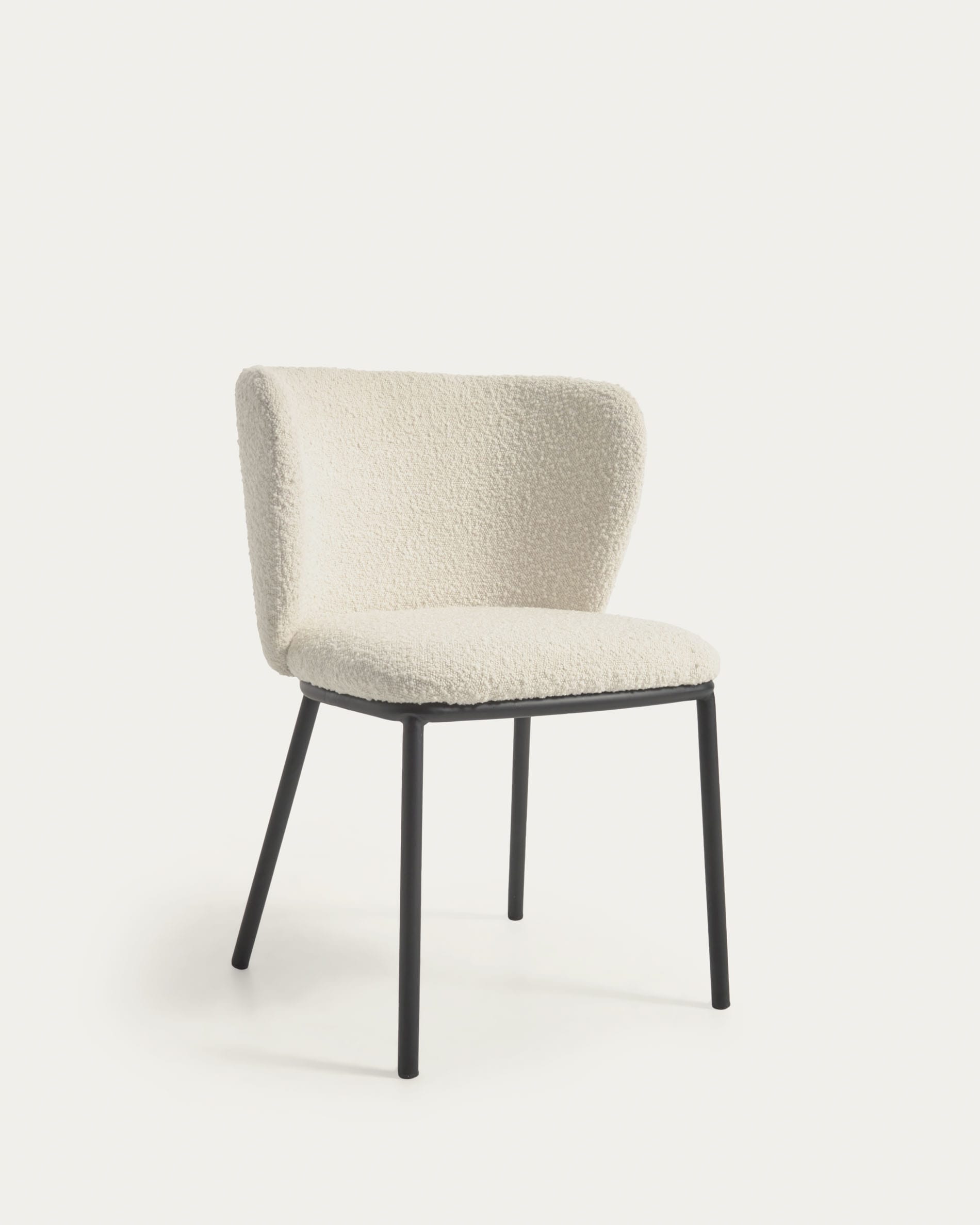 3D-Modell des Ciselia Stuhls: Weisses Bouclé, modernes Design, hoher Komfort, robuste Bauweise, ideal für AR.