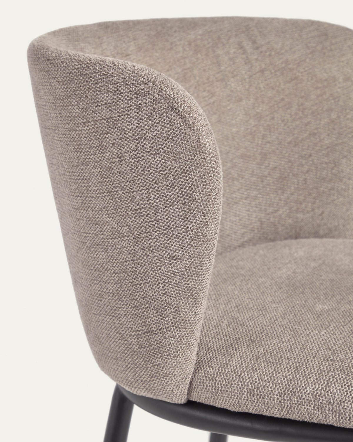 Ciselia Stuhl hellbraune Chenille und Stahlbeinen mit schwarzem Finish, FSC Mix Credit in Braun präsentiert im Onlineshop von KAQTU Design AG. Stuhl ist von Kave Home