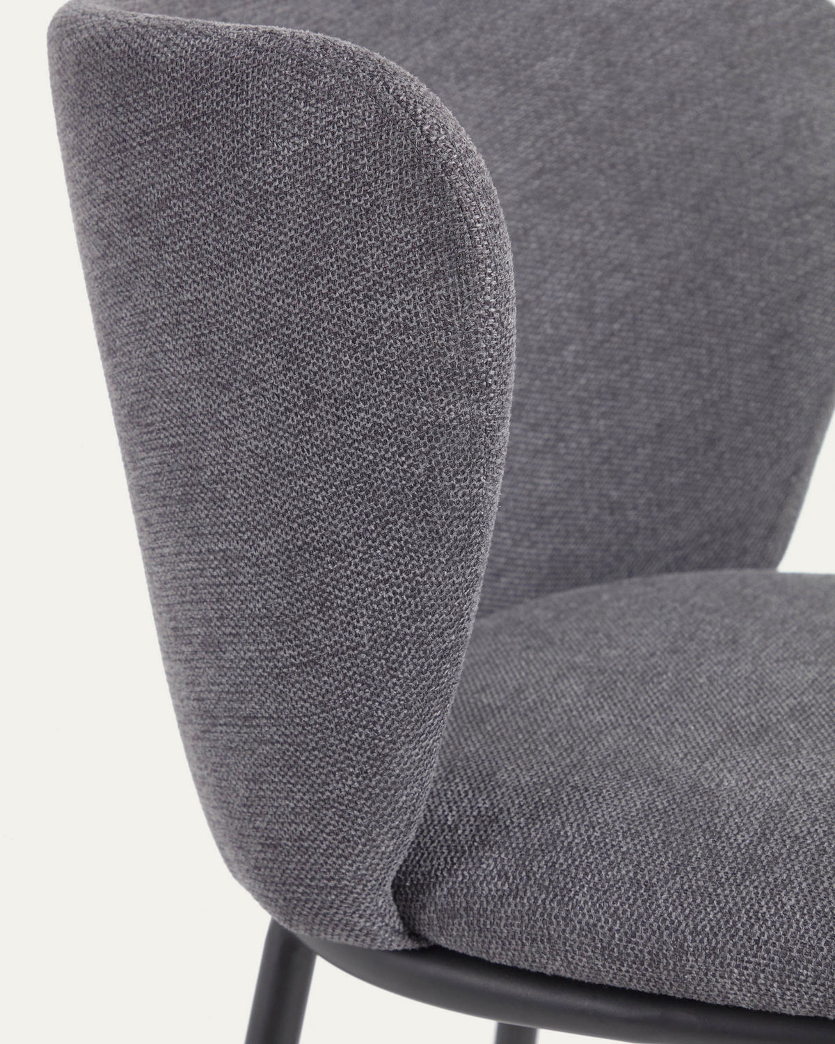 Ciselia Stuhl dunkelgrauer Chenille und Stahlbeinen mit schwarzem Finish, FSC Mix Credit in Grau präsentiert im Onlineshop von KAQTU Design AG. Stuhl ist von Kave Home