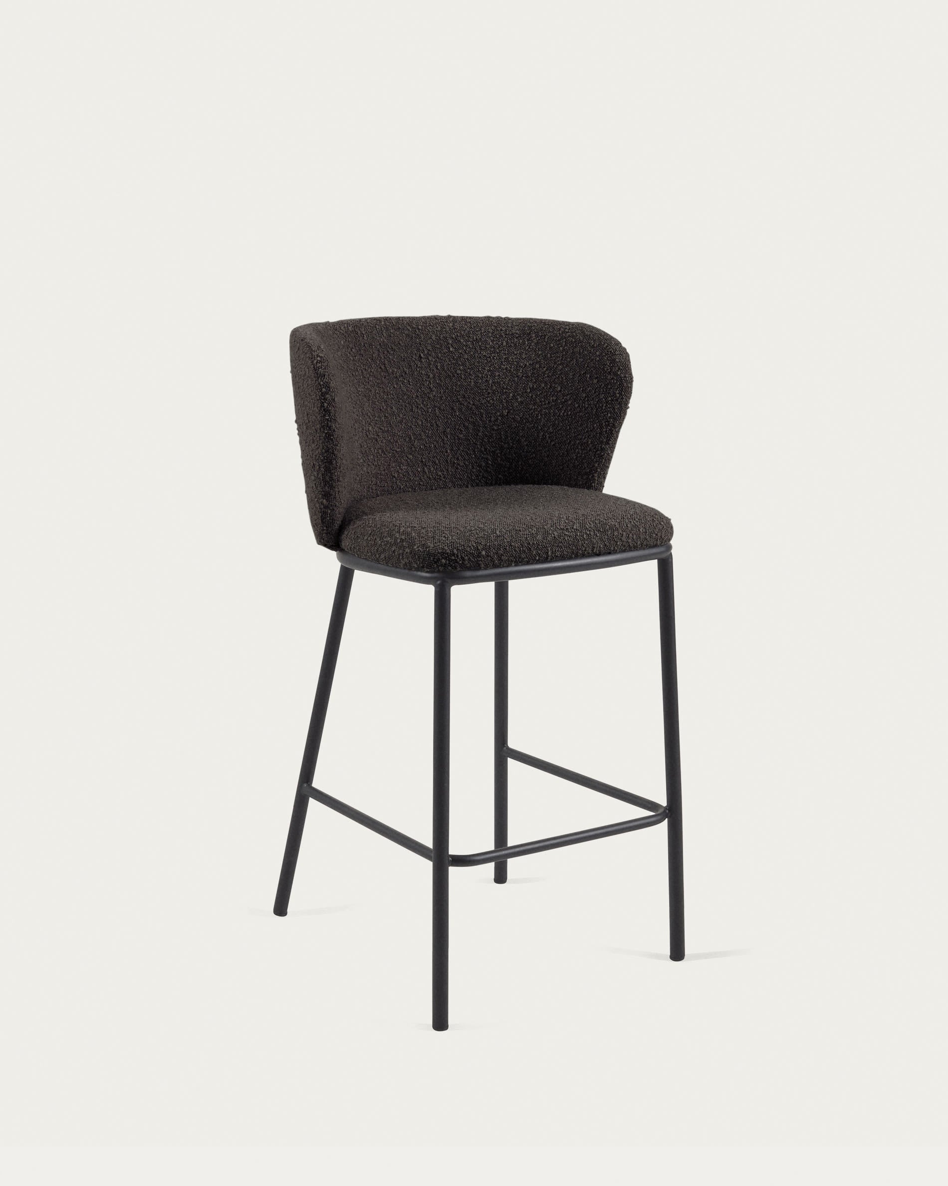 3D-Modell des Ciselia Hockers, 65 cm hoch, mit schwarzem Bouclé-Bezug, ideal für moderne Küchen und Bars, stilvoll und komfortabel.