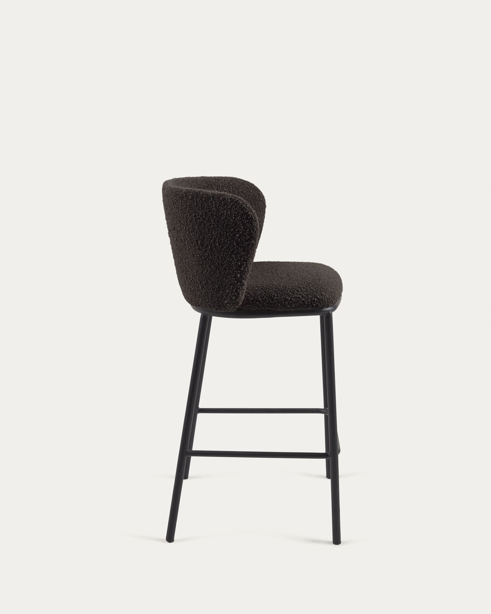 Ciselia Hocker 65 cm, schwarzer Bouclé, modern von Kave Home.