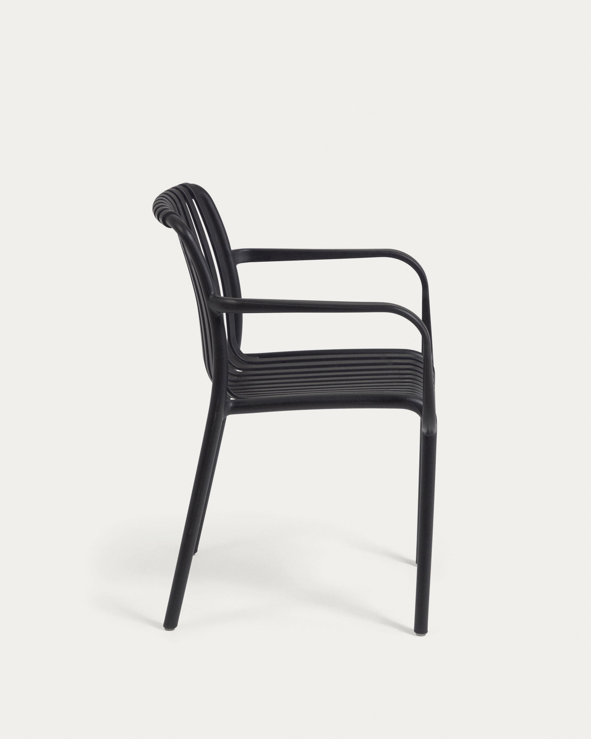 Robuster, platzsparender Isabellini Stuhl in Schwarz für den Garten.