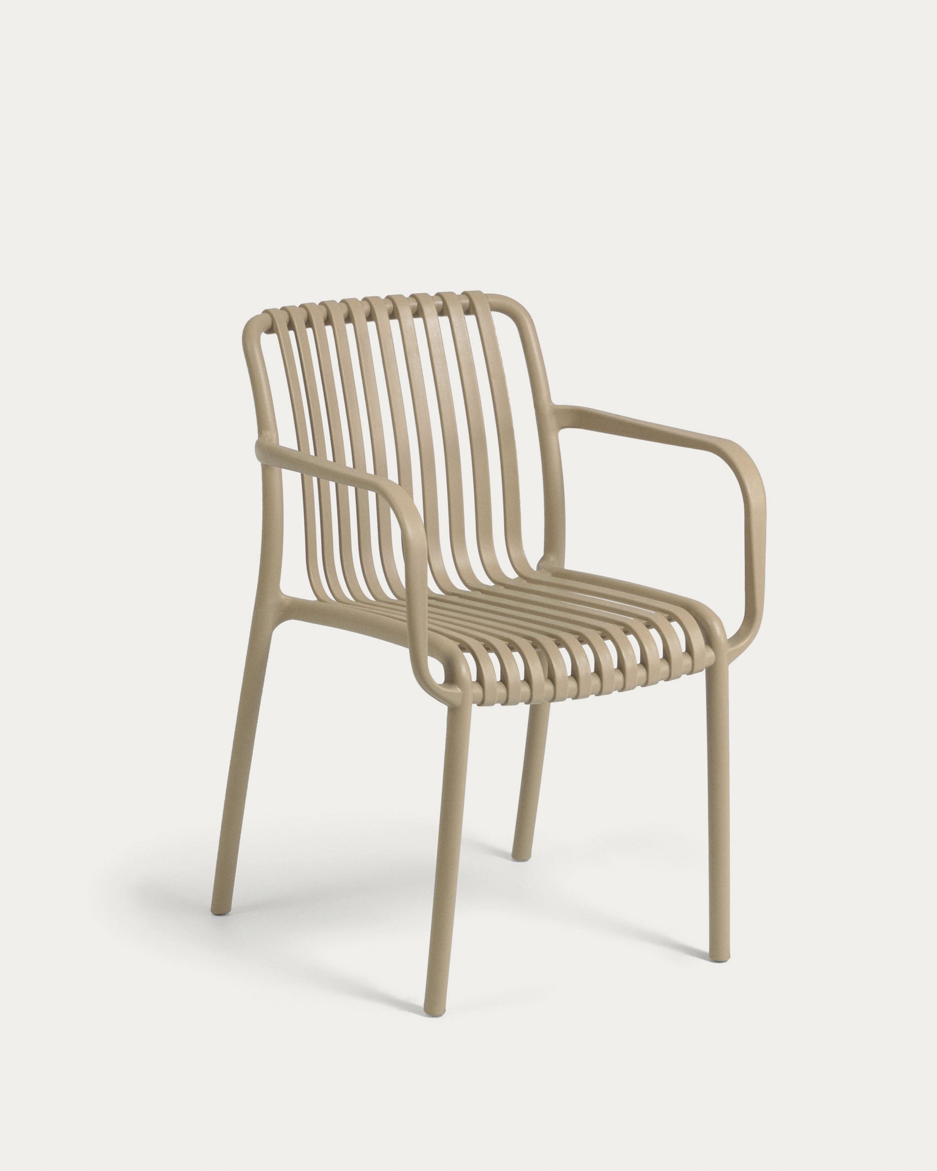 3D-Modell eines beigen, stapelbaren Outdoor-Stuhls Isabellini, ergonomisch, robust, UV-beständig, ideal für Garten.