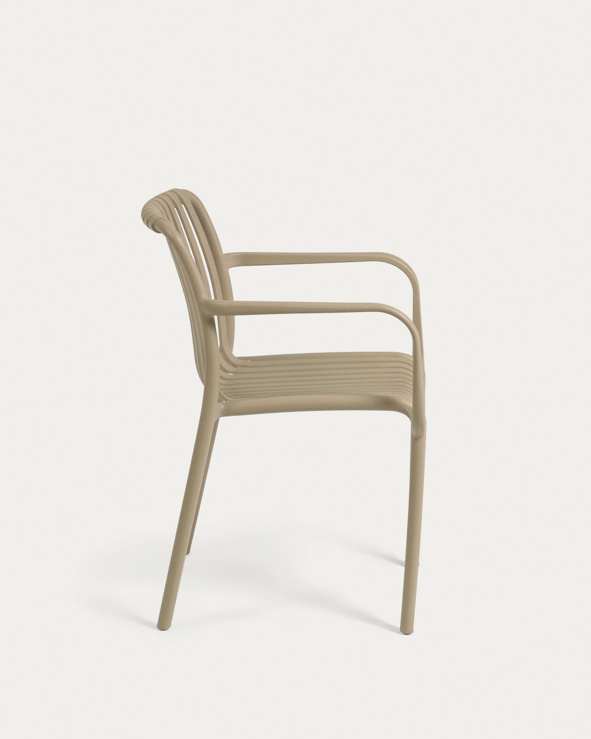 Stapelstuhl Isabellini beige: stilvoller Komfort für draussen.