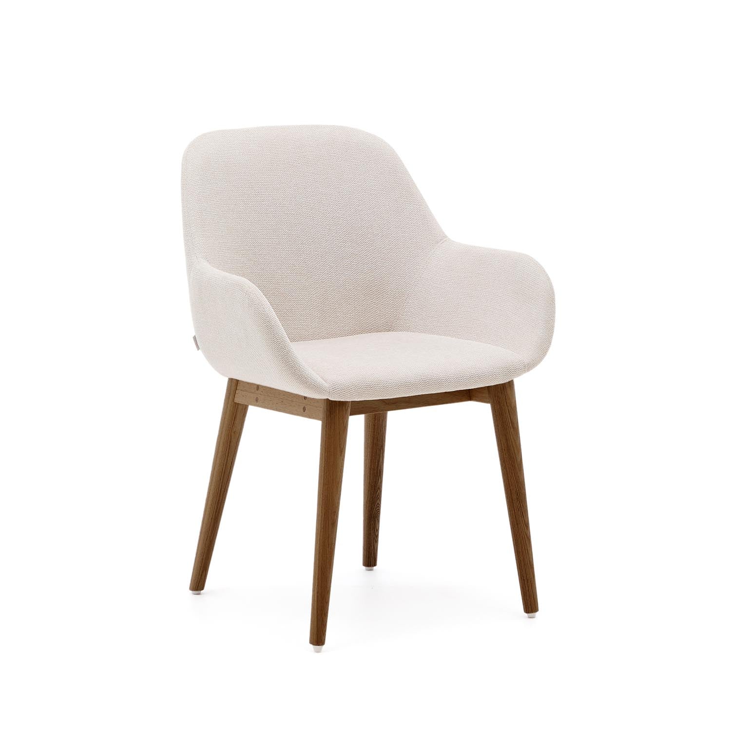 Konna Stuhl in Beige und Beine aus massivem Eschenholz mit dunklem Finish in Beige präsentiert im Onlineshop von KAQTU Design AG. Stuhl mit Armlehnen ist von Kave Home