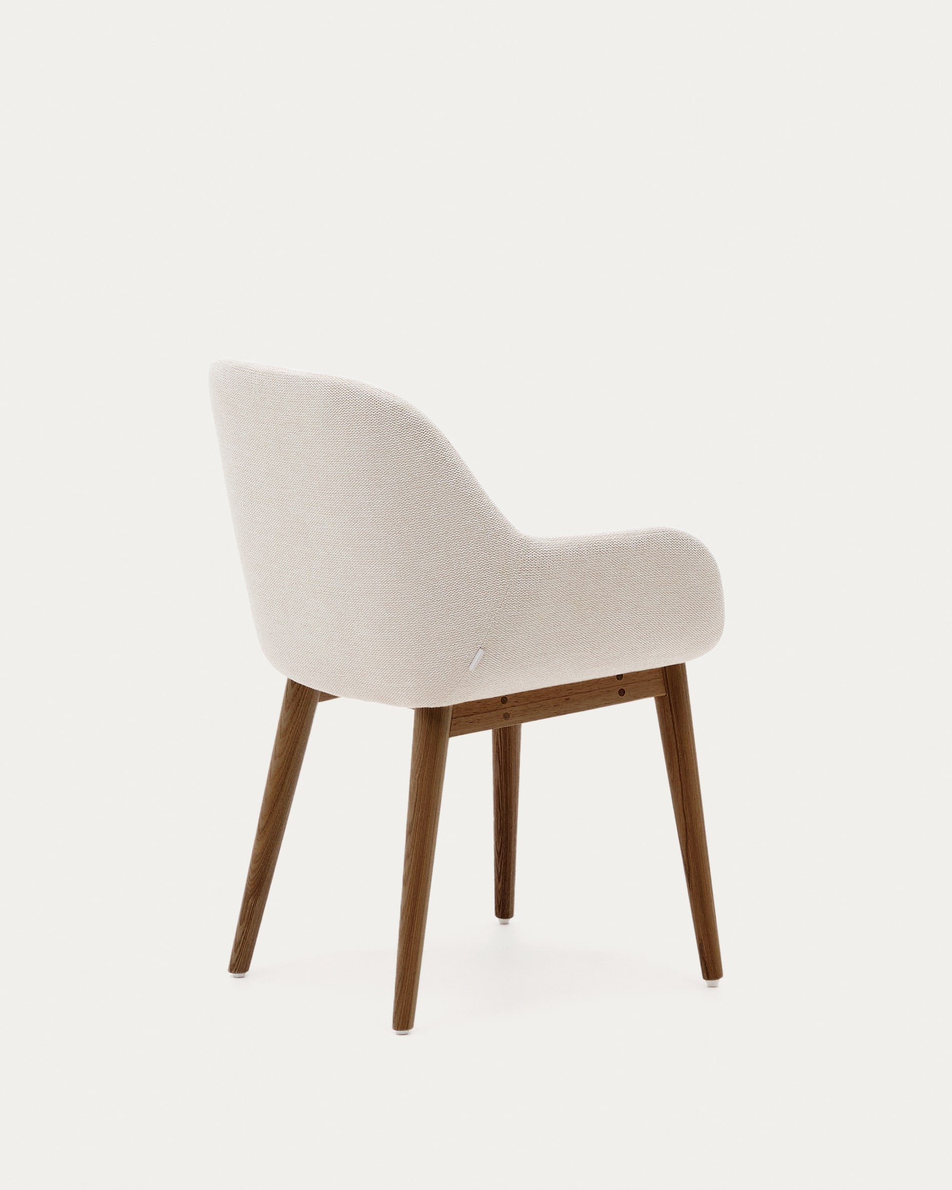 Eleganter Konna Stuhl in Beige mit dunklen Eschenholzbeinen.
