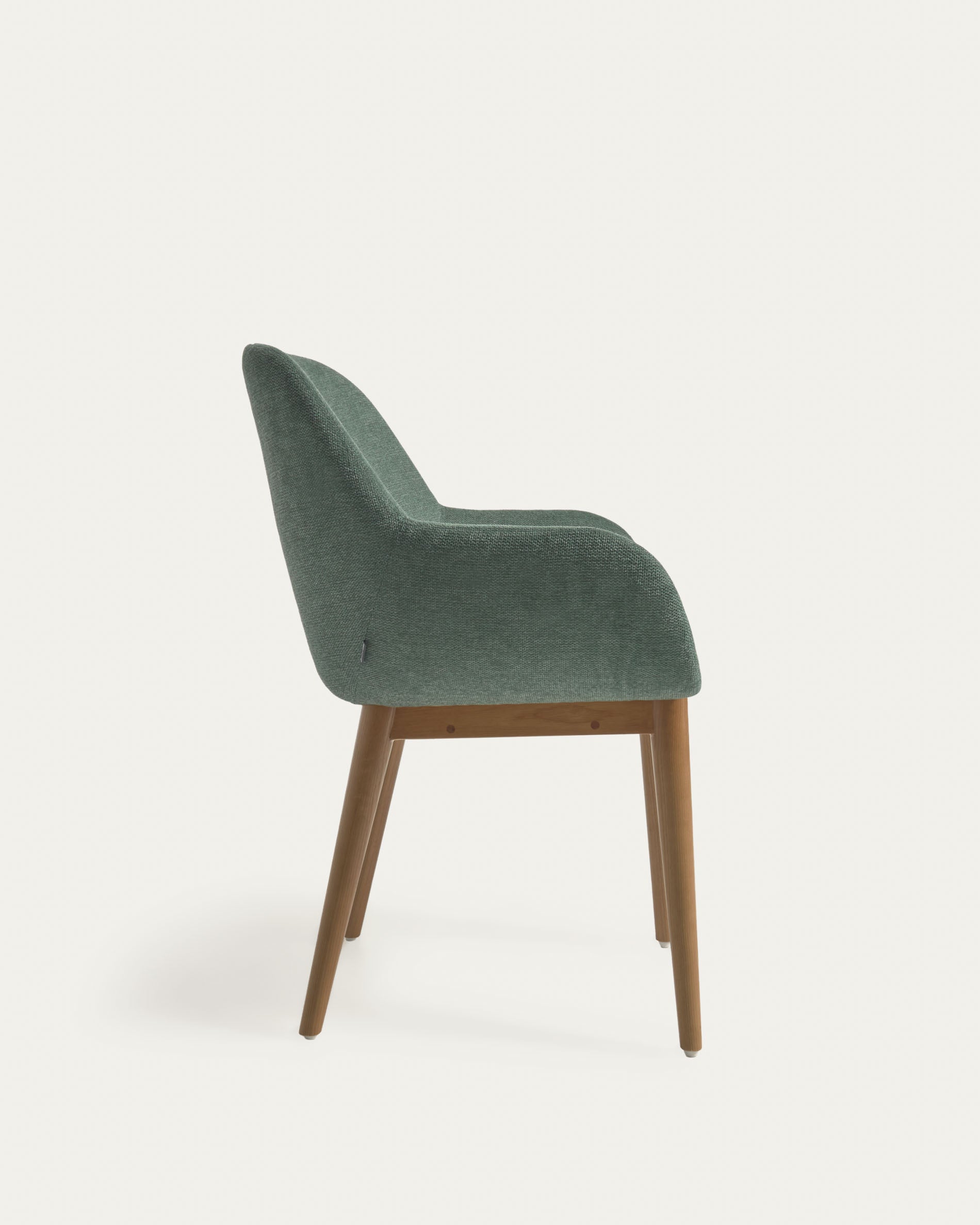 Konna Stuhl in Grün und Beine aus massivem Eschenholz mit dunklem Finish FR in Grün präsentiert im Onlineshop von KAQTU Design AG. Stuhl ist von Kave Home