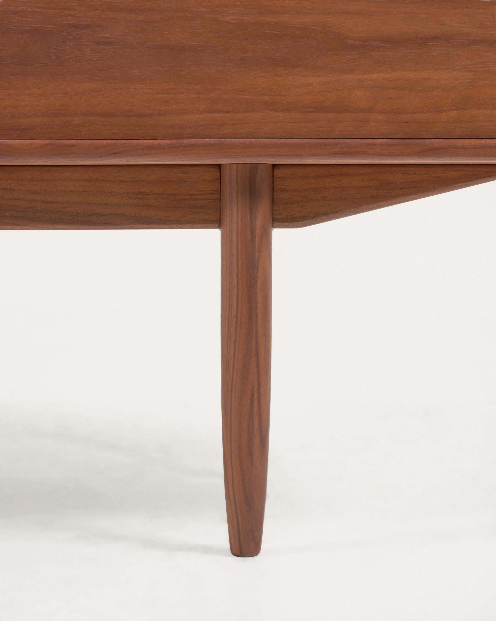 Eleganter TV-Schrank aus hochwertigem Nussholzfurnier, 180 x 63,5 cm, mit Tür und Schublade, ideal für stilvolle Wohnzimmer.