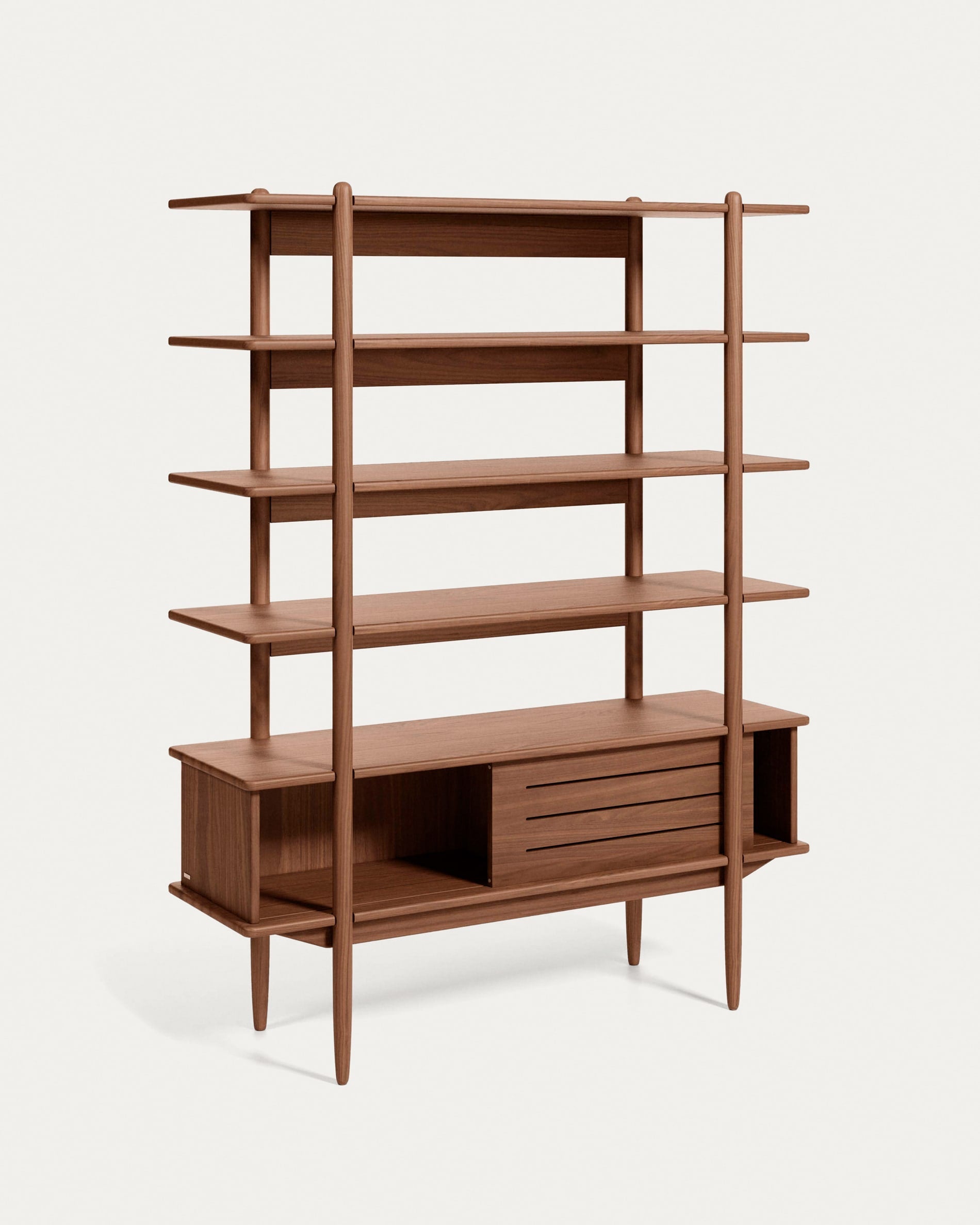 Elegantes Regal Carolin aus Walnussholz, 130x169 cm, von Kave Home – hochwertig, zeitlos und ideal für jeden Wohnraum.
