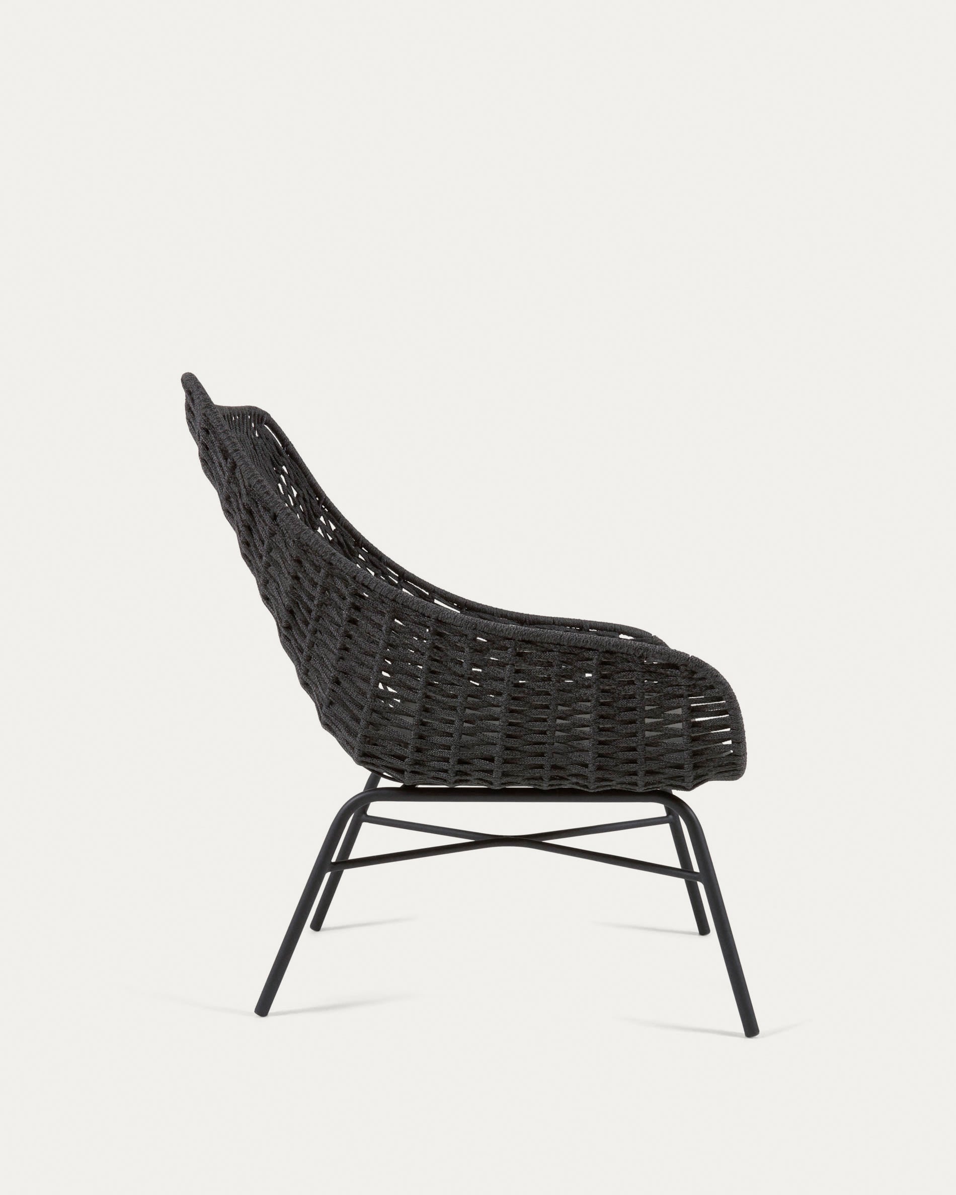 Stilvoller Abeli Seilsessel in Schwarz von Kave Home für Terrasse.