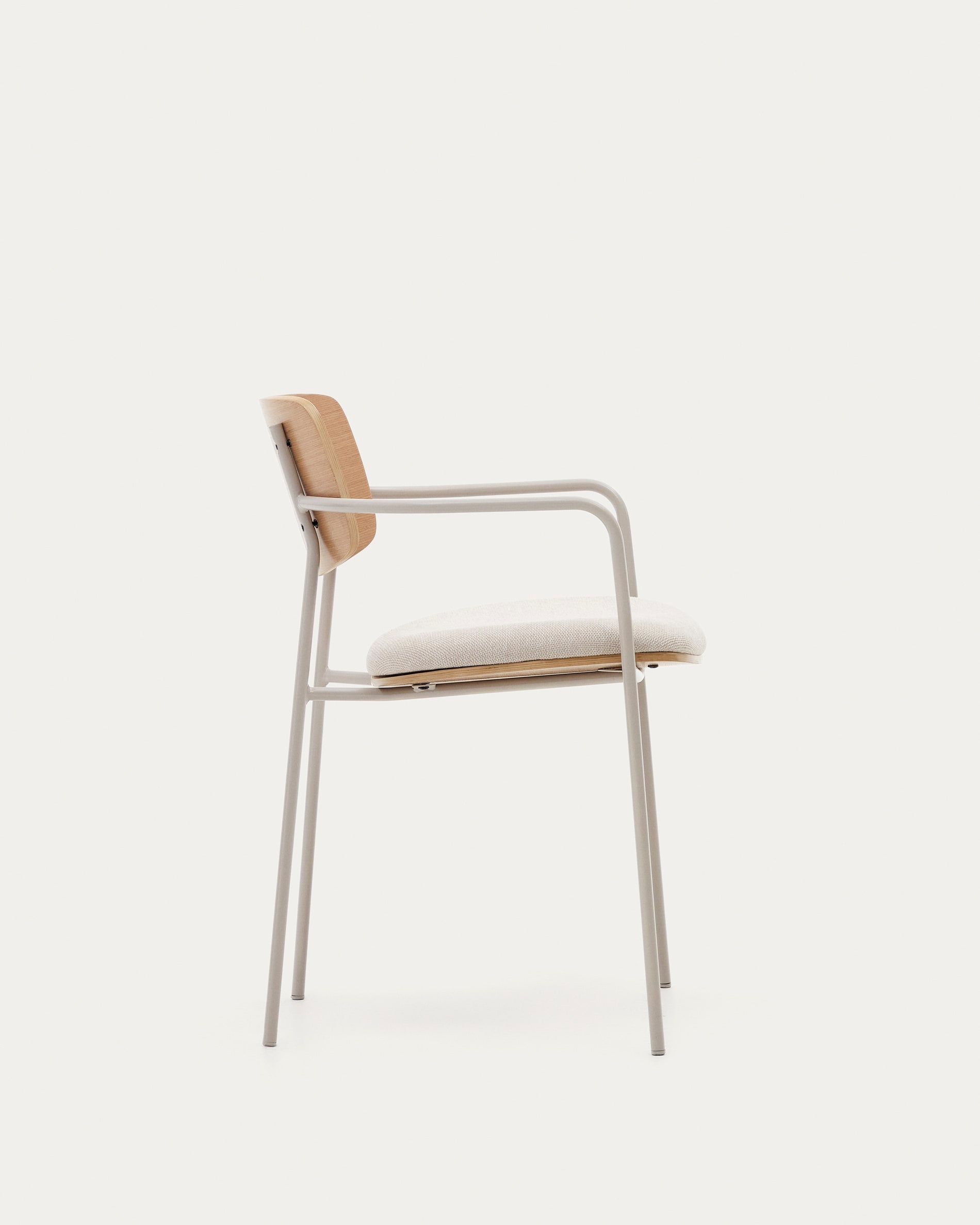 Eleganter Maureen Stuhl: Eichenfurnier, stapelbar, beige Beine.