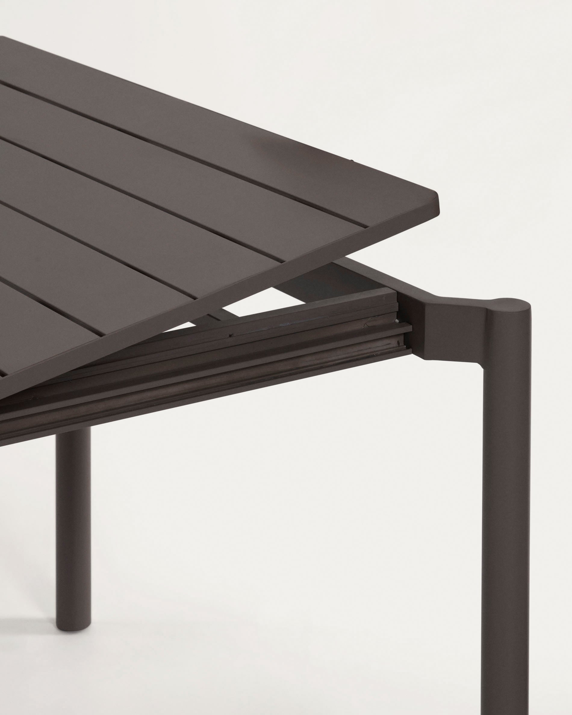 Zaltana Outdoor-Tisch, Aluminium, matt dunkelgrau, ausziehbar 180-240 cm, modern und ideal für elegante Außenbereiche.