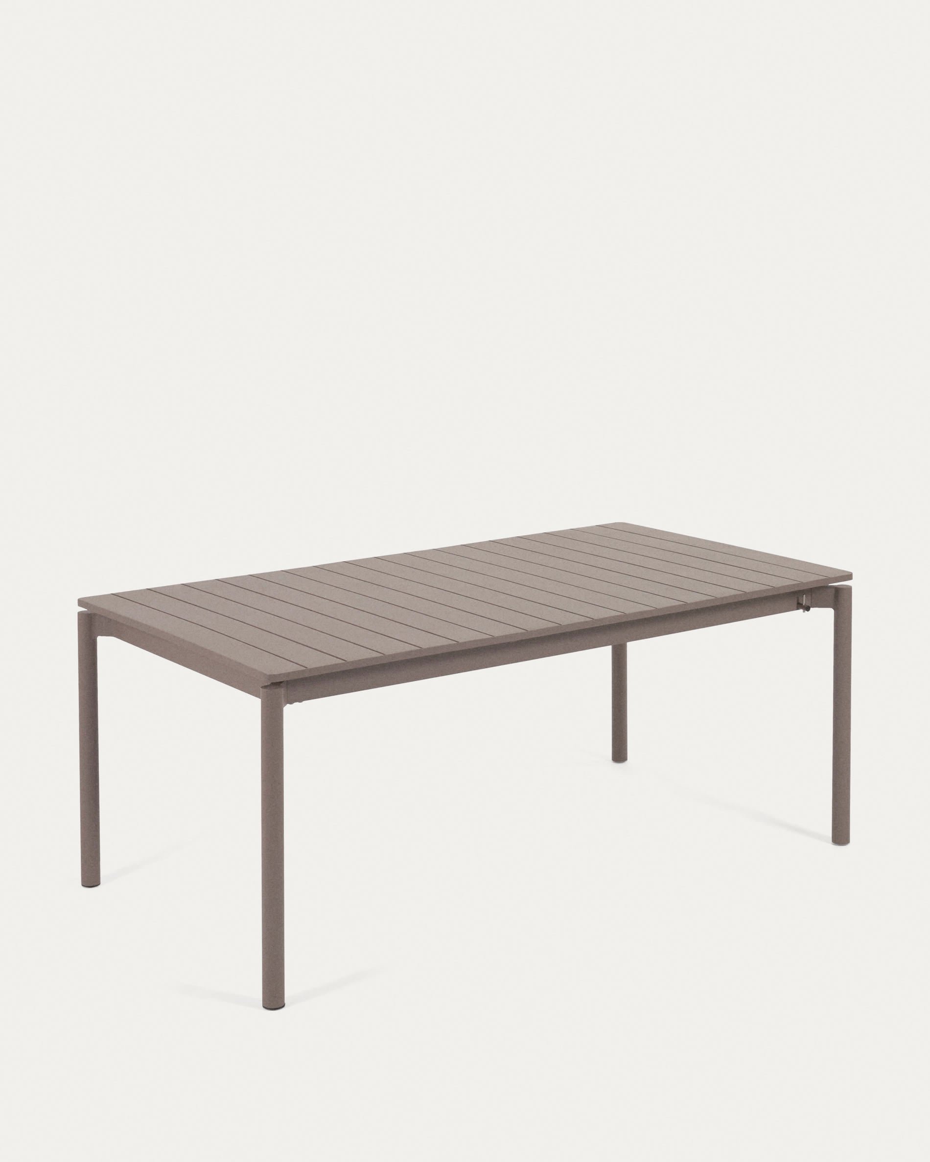 Moderner Zaltana Outdoor-Tisch aus Aluminium, mattbraun, ausziehbar von 180 auf 240 cm, ideal für stilvolle Außenbereiche.