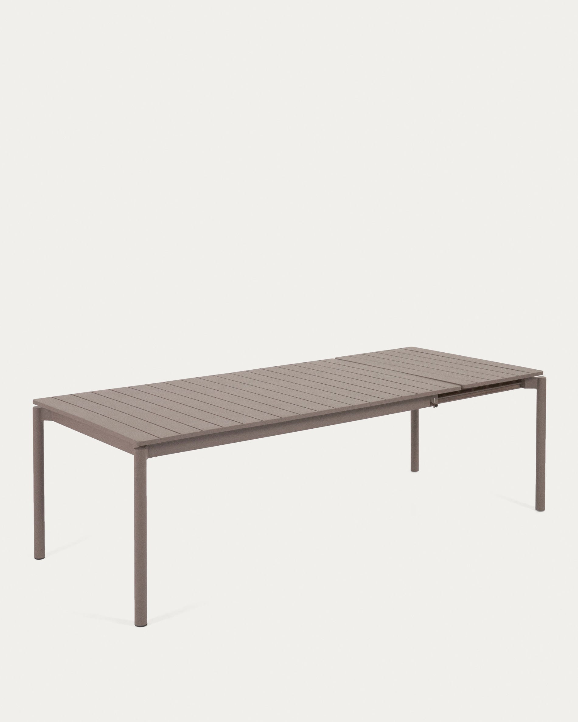 Moderner Zaltana Outdoor-Tisch aus Aluminium, mattbraun, ausziehbar von 180 auf 240 cm, ideal für stilvolle Außenbereiche.