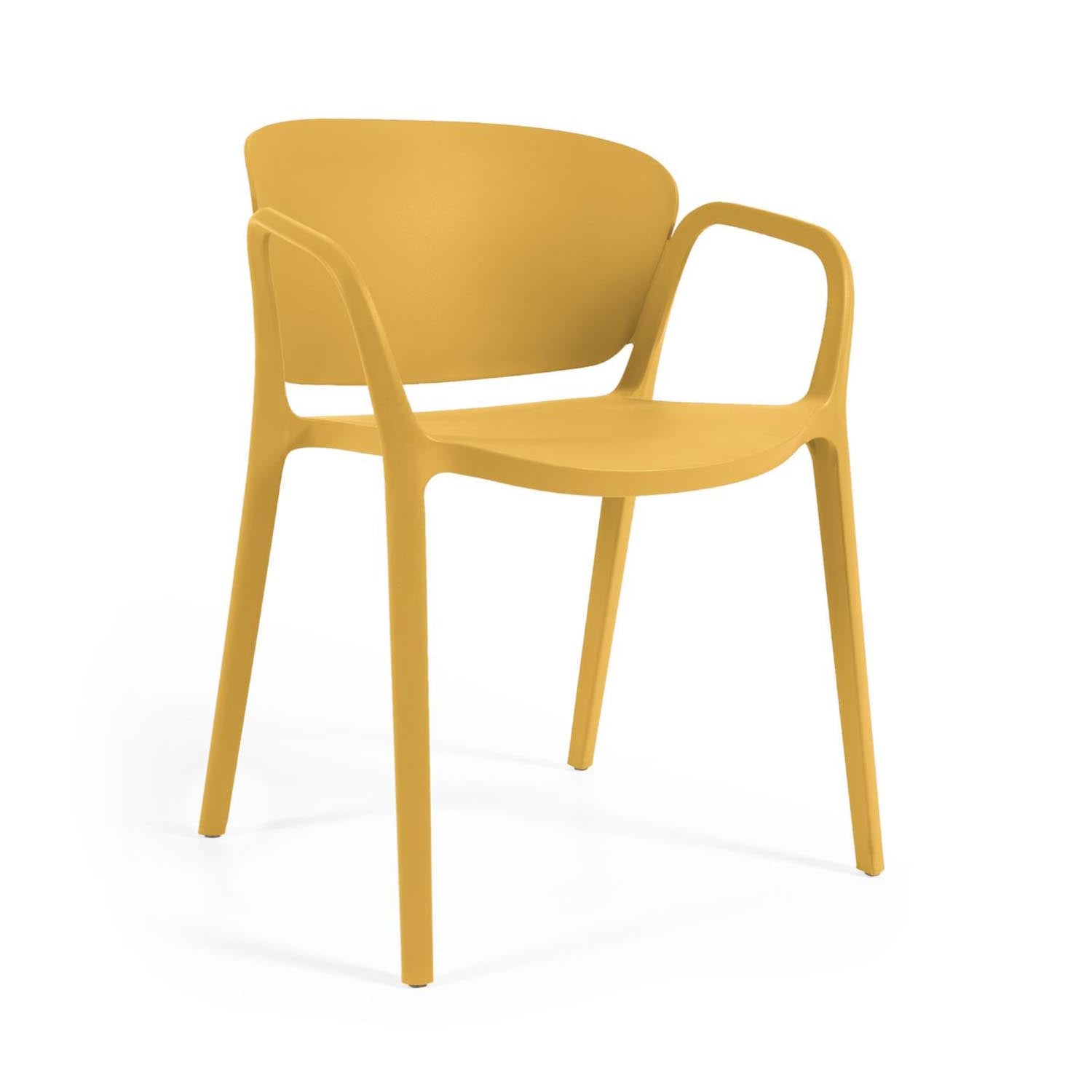Entdecke den Ania stapelbaren Stuhl in Gelb von Kave Home – 100% outdoor, UV-beständig, ergonomisch und ideal für Garten und Terrasse.