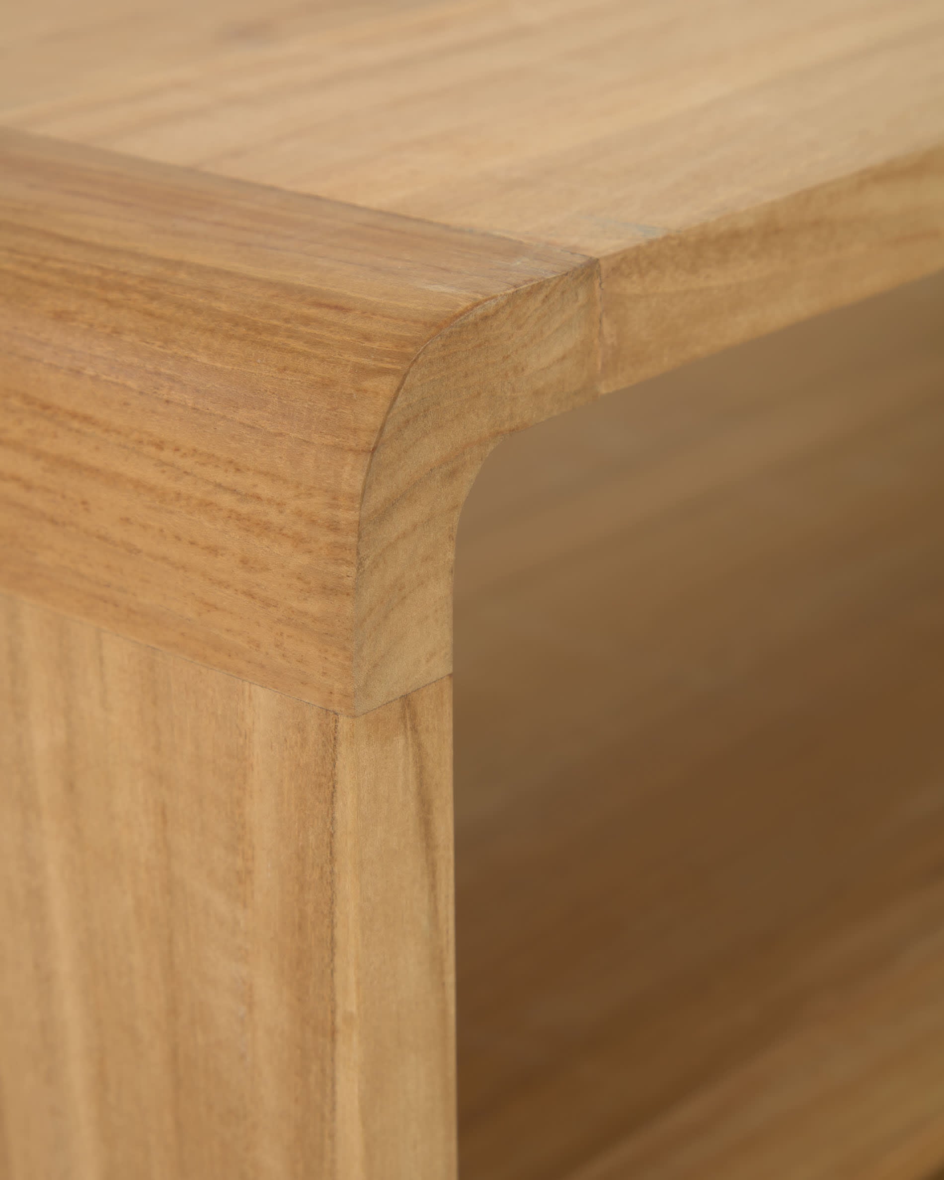 Elegantes Badmöbel aus massivem Teakholz von Kave Home, 86x45 cm, ideal für ein stilvolles und funktionales Badezimmer.
