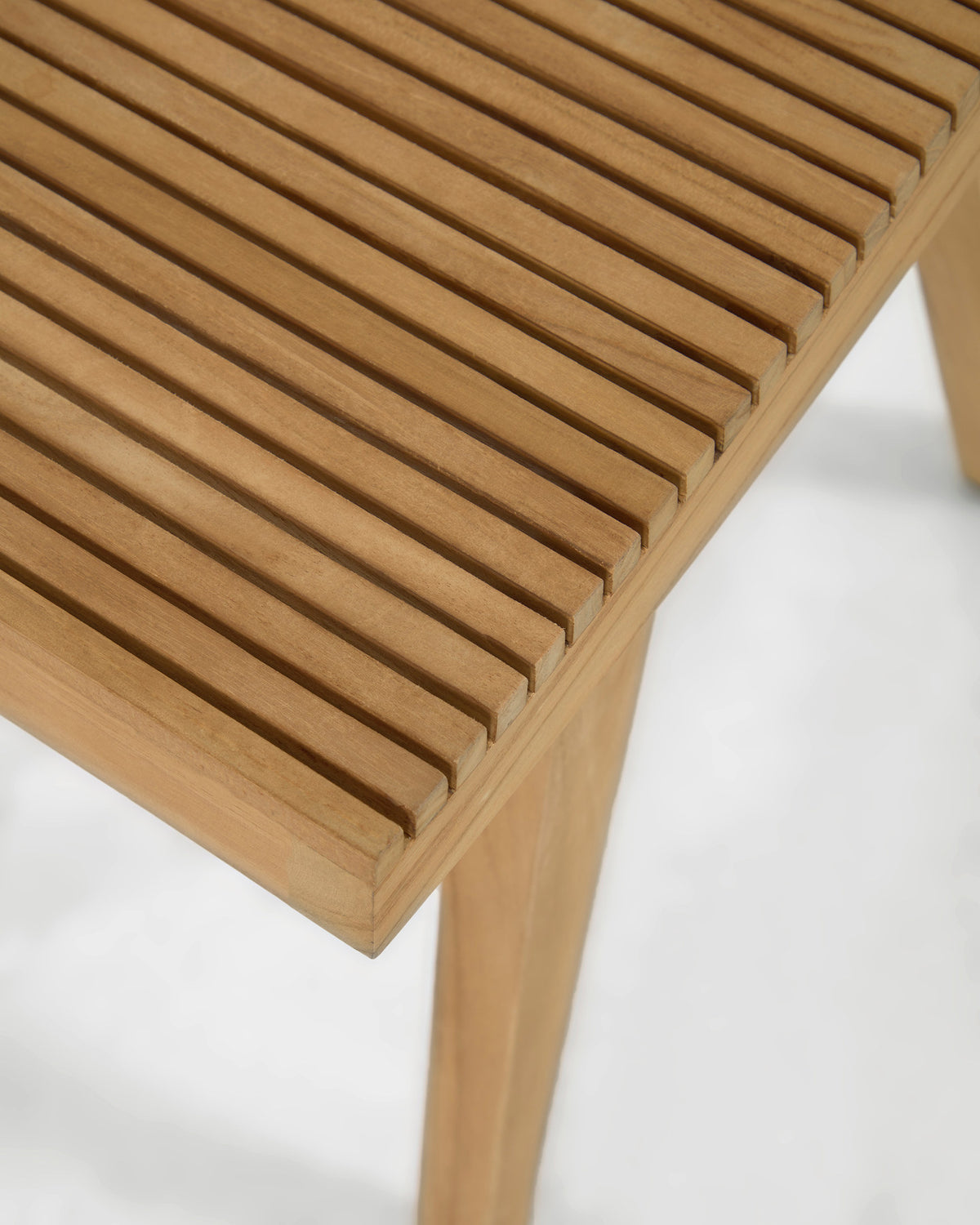 Vicentina Fussstütze aus massivem Teakholz in Natur präsentiert im Onlineshop von KAQTU Design AG. Hocker ist von Kave Home