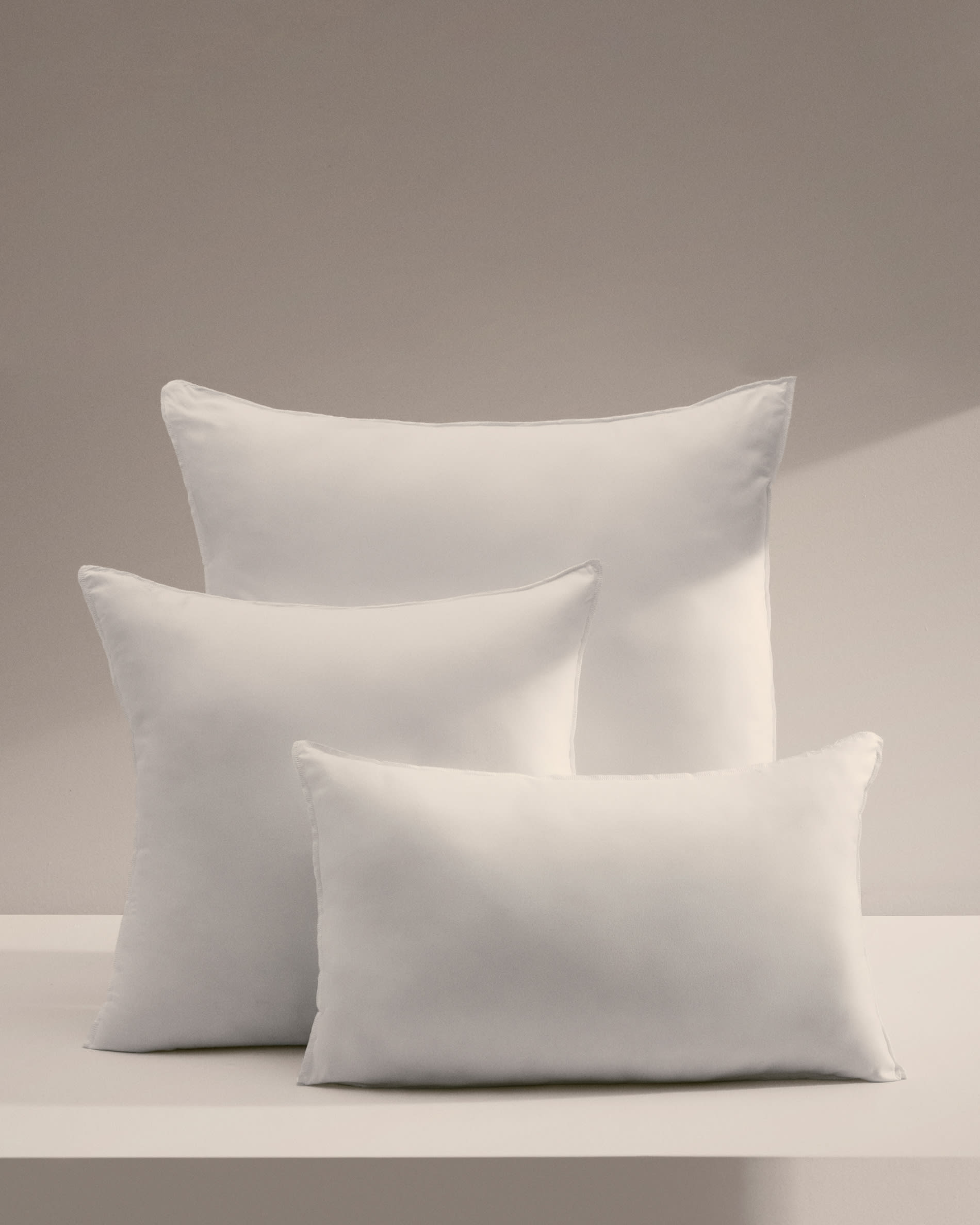 Fluff Kissenfüllung 60x60 cm von Kave Home, bietet Komfort und Weichheit, perfekt für Ihre Kissenbezüge, langlebig und hochwertig.
