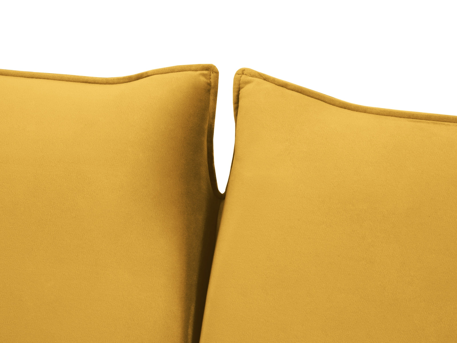 Entdecken Sie das elegante Vienna Velour Sofa mit Schlaffunktion von Cosmopolitan Design – perfekt für stilvolle Wohnräume und entspannte Nächte.